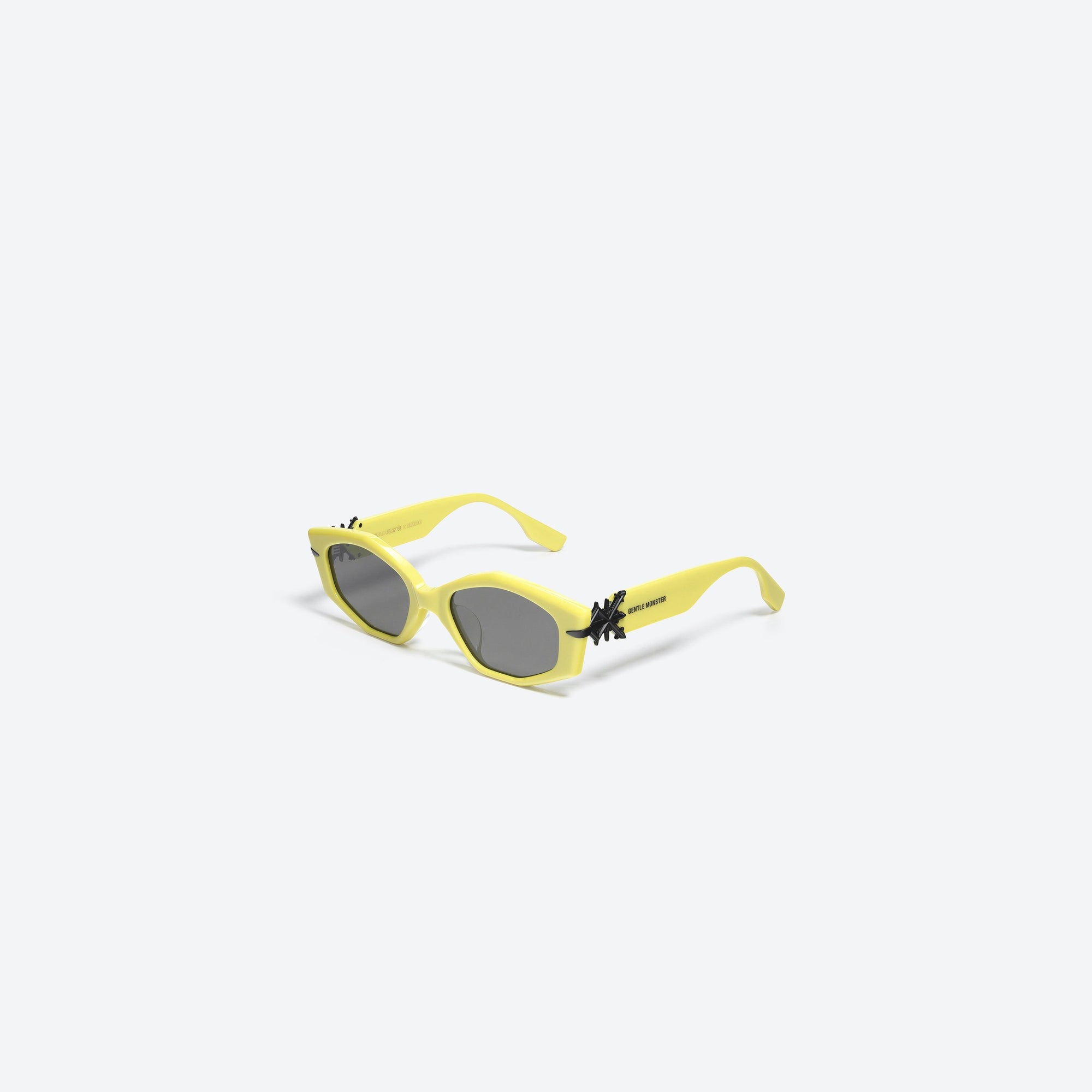 45-degree view of Gentle Monster SANKUANZ - Cilice YG1 Yellow Acetate framed Cat-eye sunglasses.