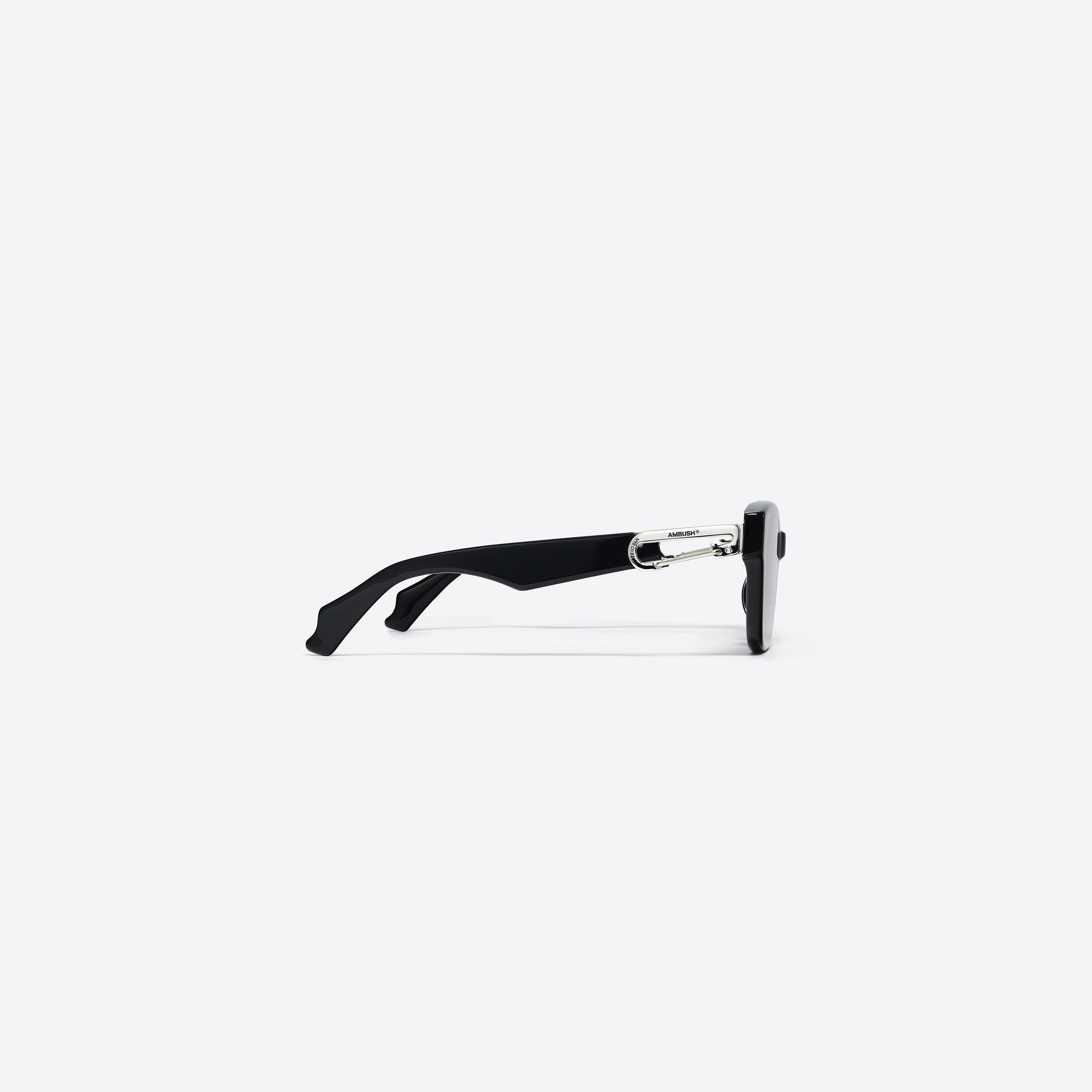 A detailed right view of Gentle Monster Ambush - Carabiner 1 01 Black Mixed framed Square sunglasses.
