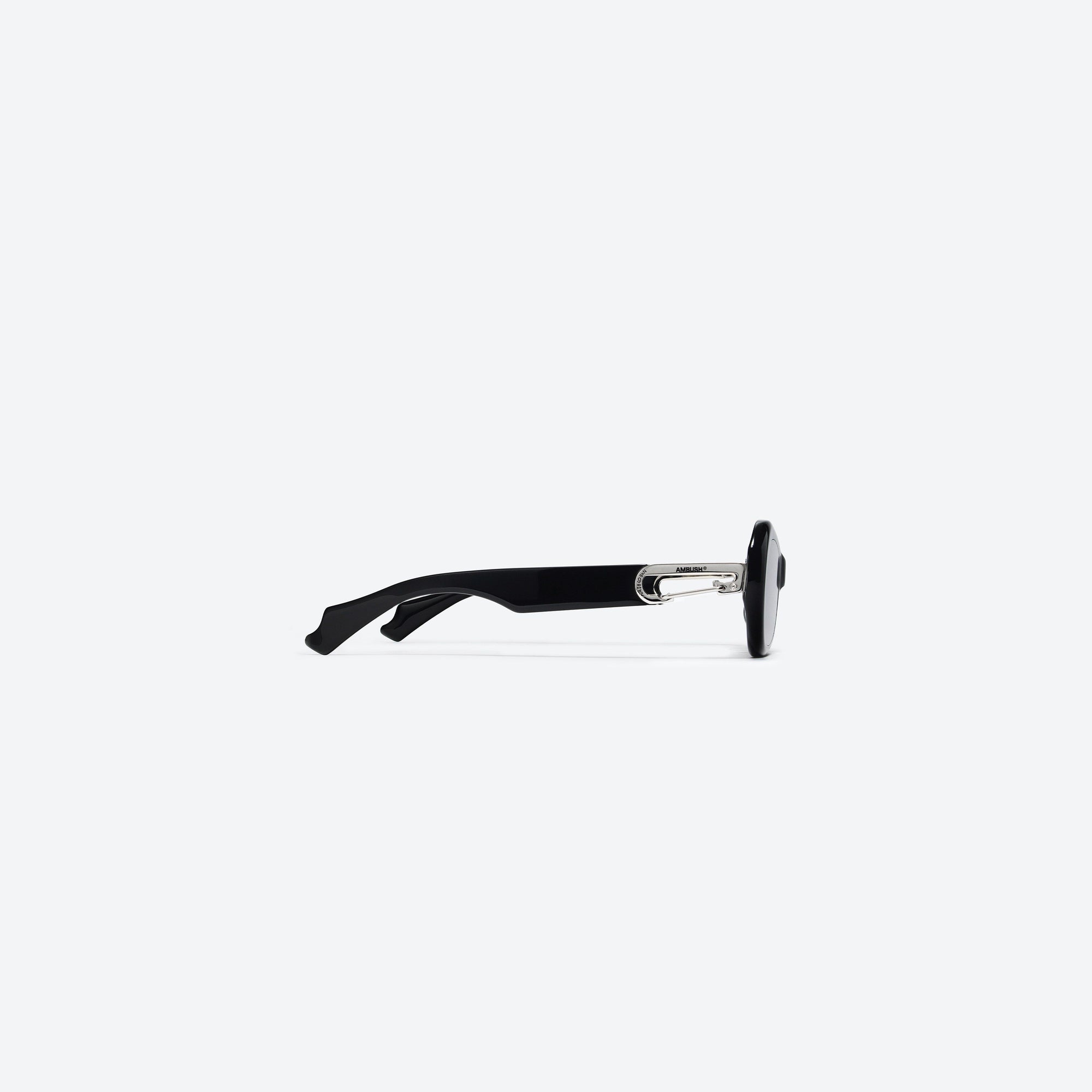 A detailed right view of Gentle Monster Ambush - Carabiner 2 01 Black Mixed framed Cat-eye sunglasses.
