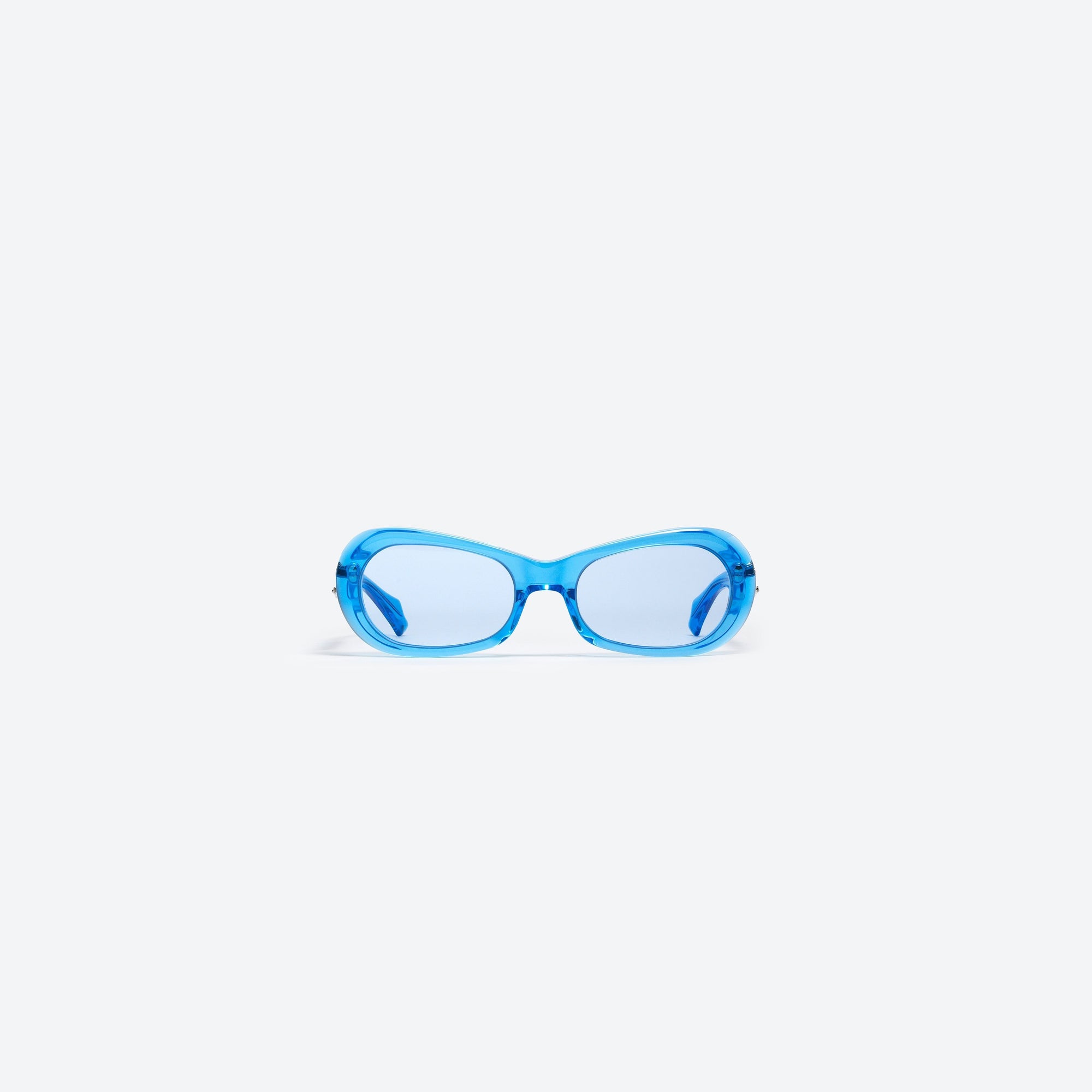 A front view of Gentle Monster Ambush - Carabiner 2 BLC2 Blue Mixed framed Cat-eye sunglasses.