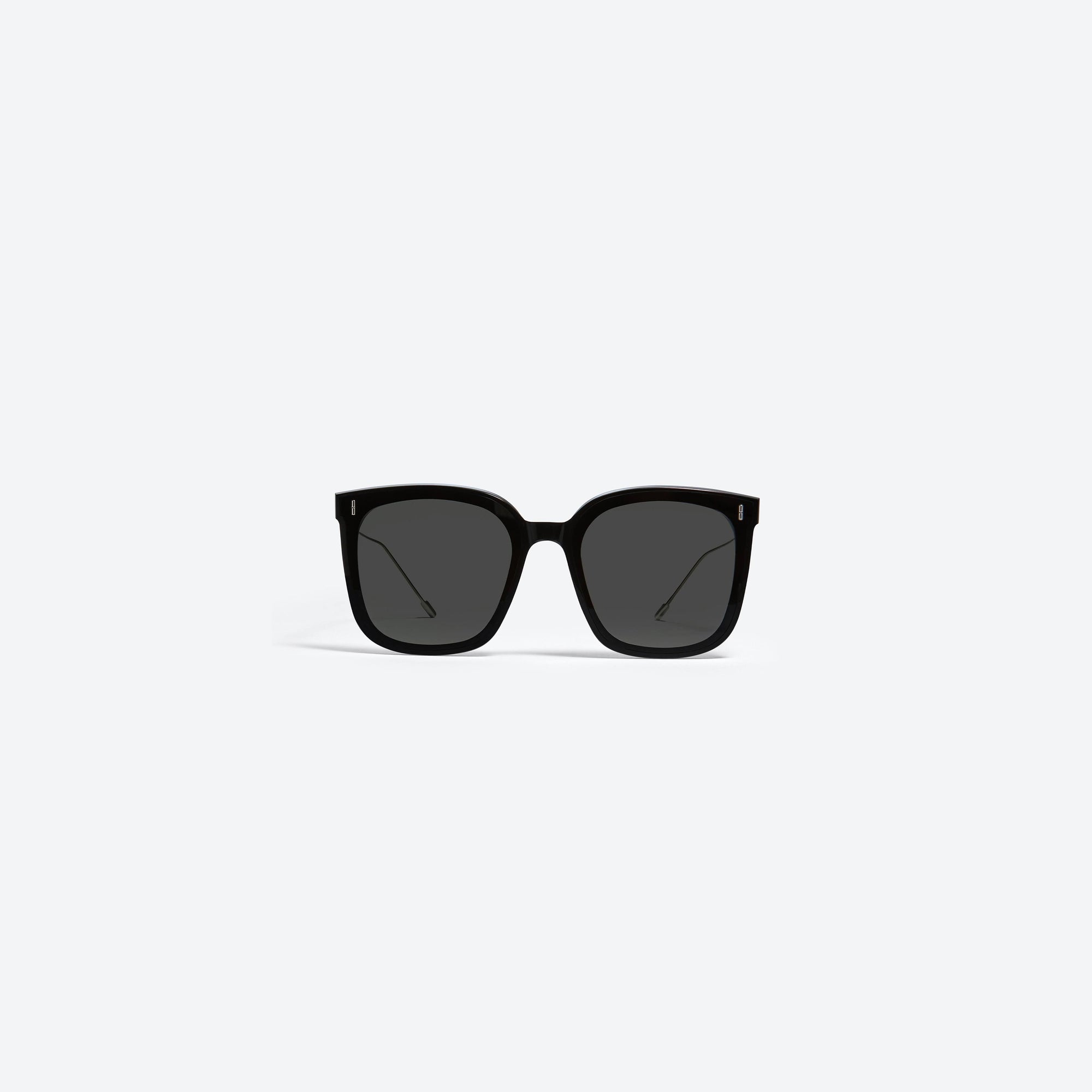 A front view of Gentle Monster Frida.YK 01 Black Mixed framed Square sunglasses.