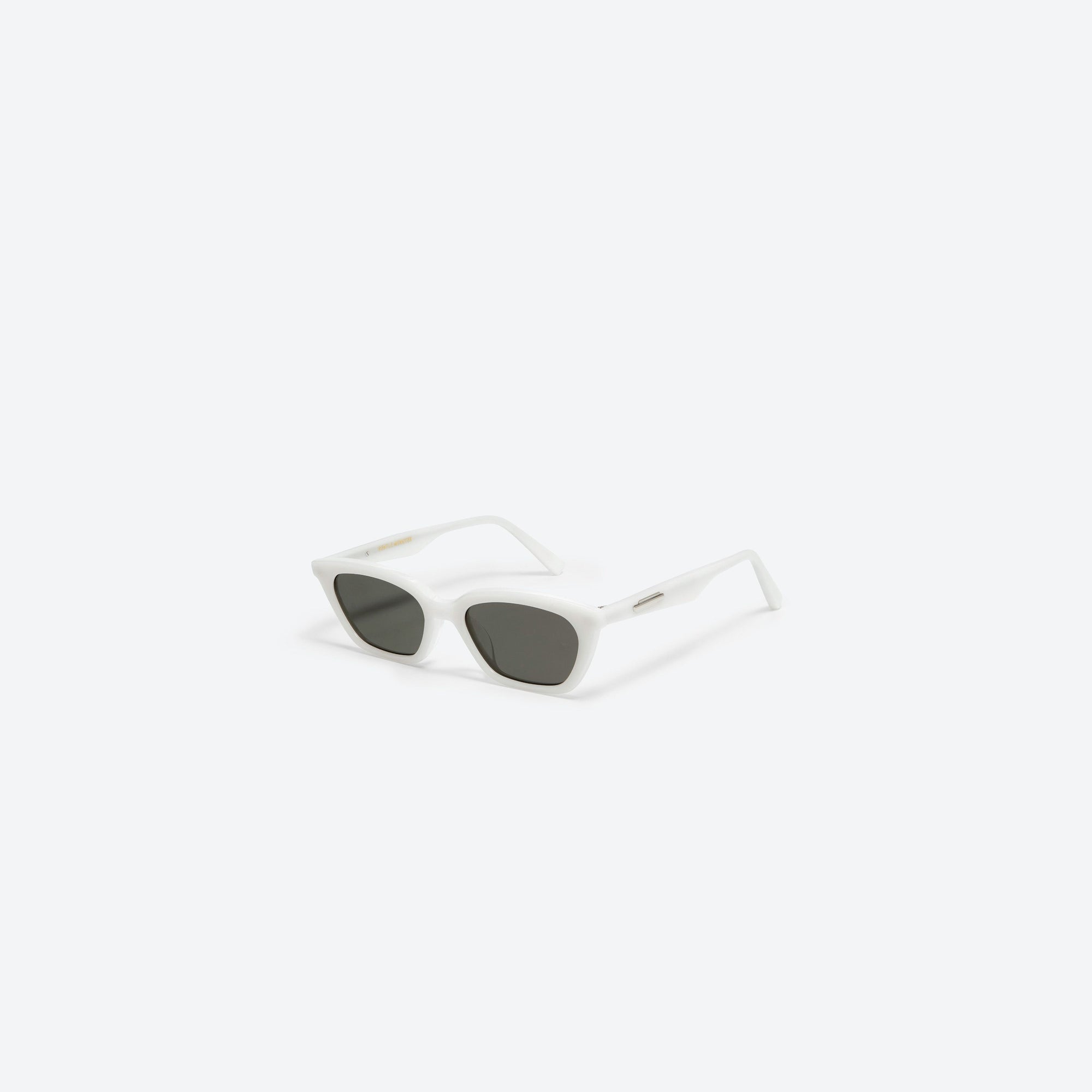 45-degree view of Gentle Monster Loti W2 White Acetate framed Cat-eye sunglasses.