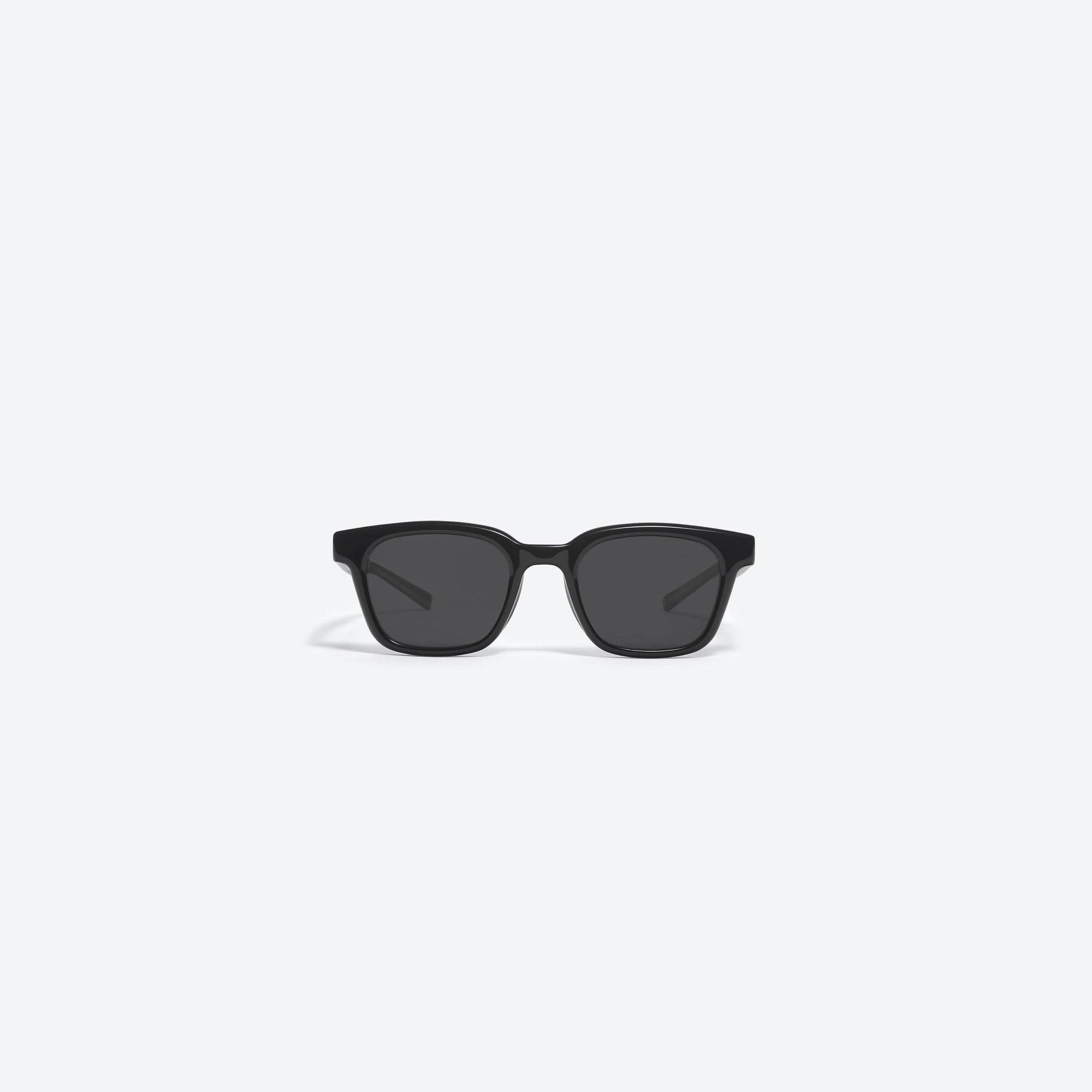 A front view of Gentle Monster Maison Margiela - MM006 01 Black Acetate framed Square sunglasses.