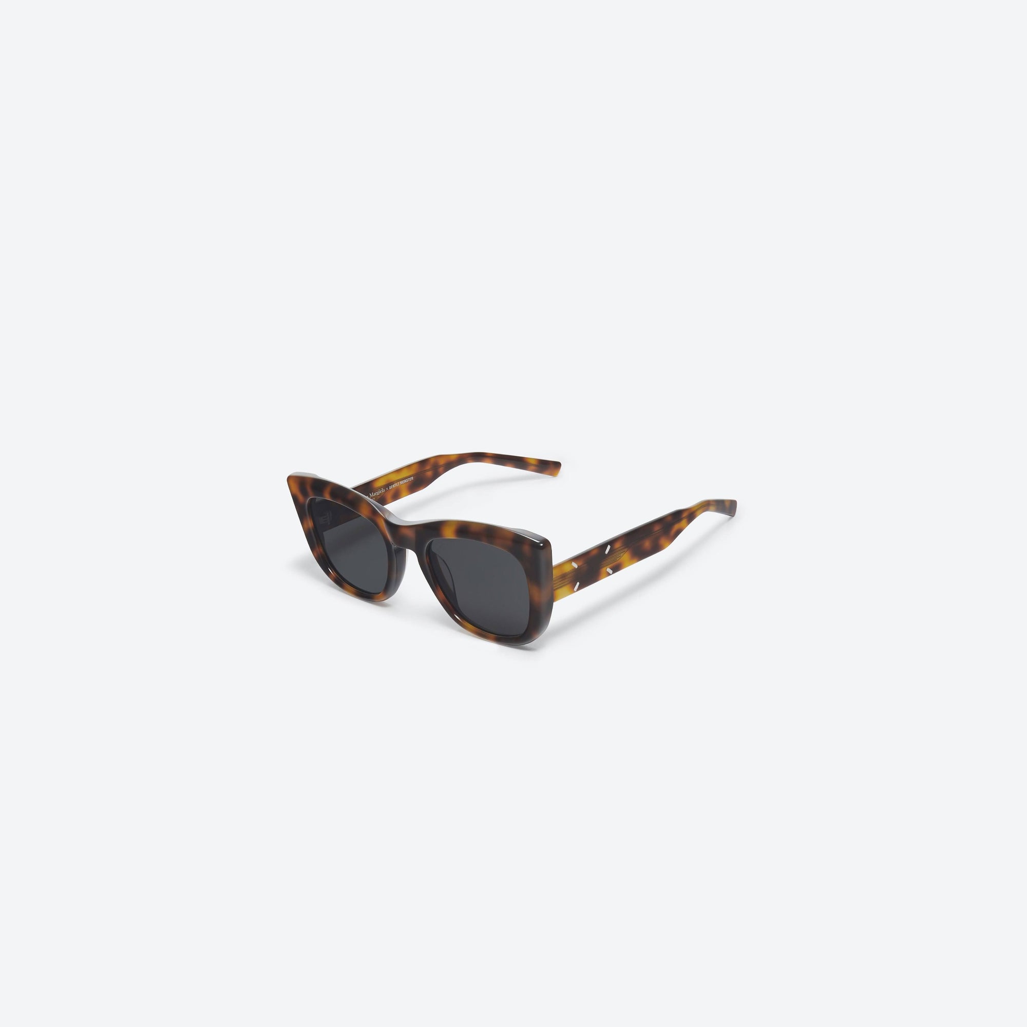 45-degree view of Gentle Monster Maison Margiela - MM008 L2 Tortoise Acetate framed Cat-eye sunglasses.