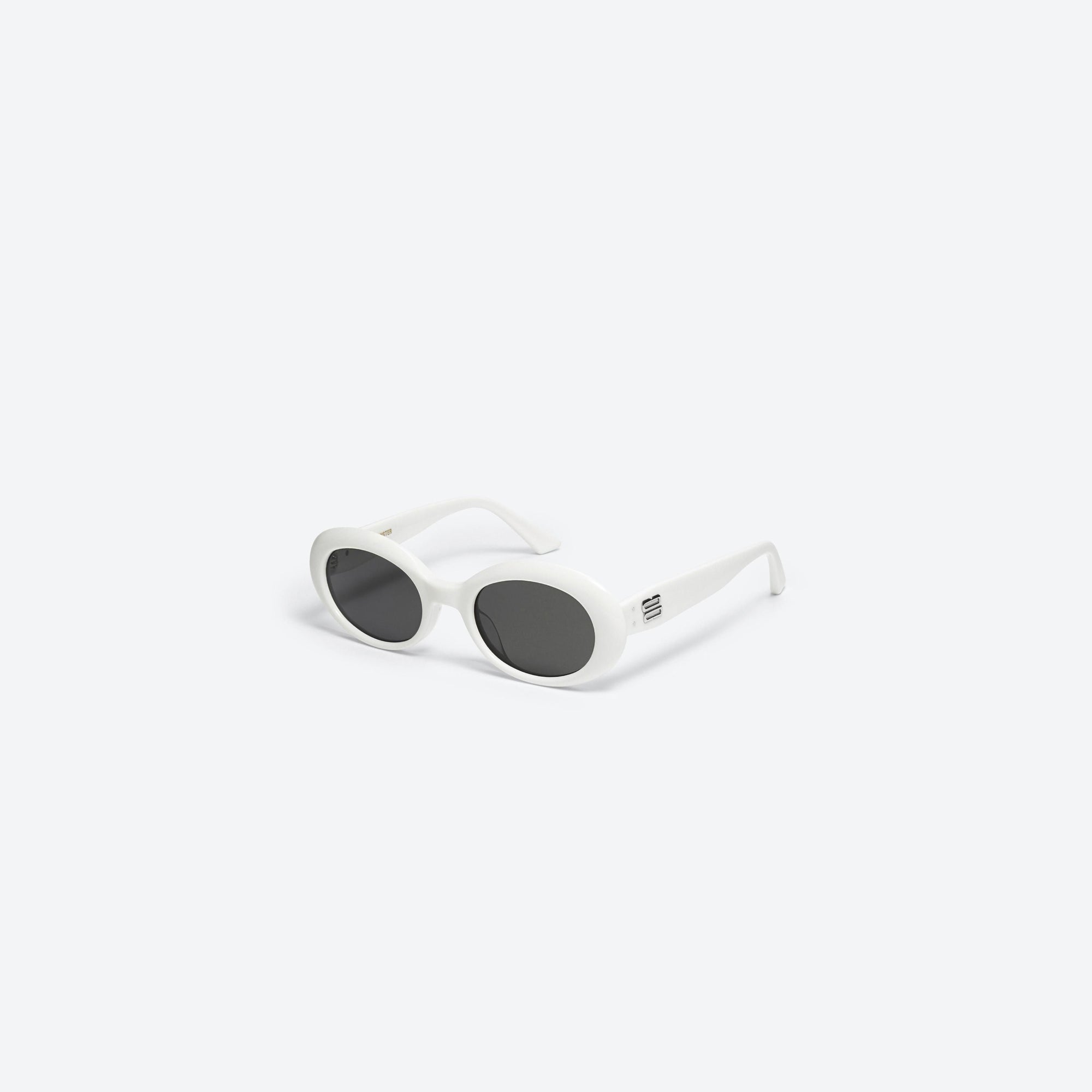 45-degree view of Gentle Monster La Mode W2 White Acetate framed Oval sunglasses.