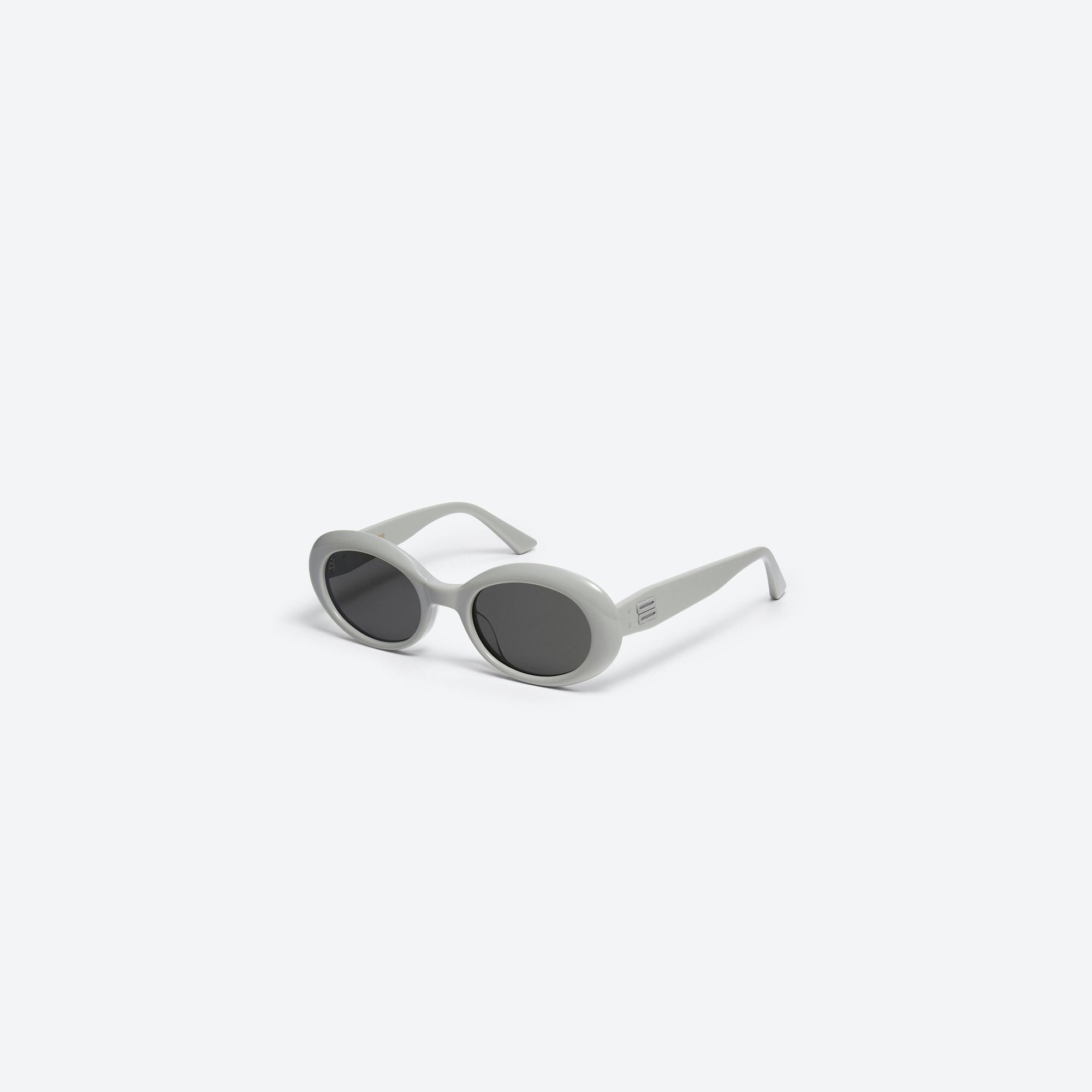45-degree view of Gentle Monster La Mode G6 Gray Acetate framed Oval sunglasses.