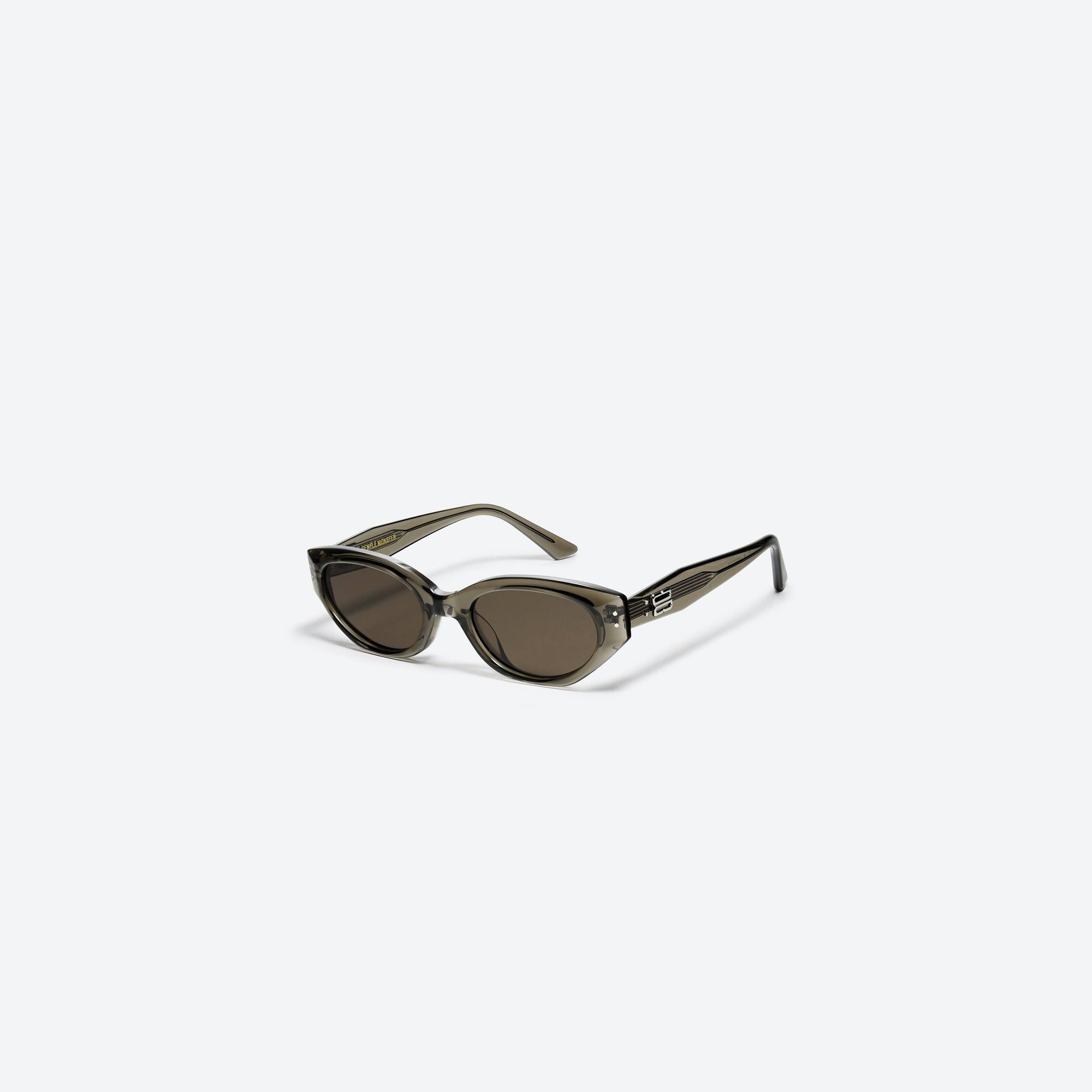 45-degree view of Gentle Monster Rococo KC6 Green Acetate framed Cat-eye sunglasses.