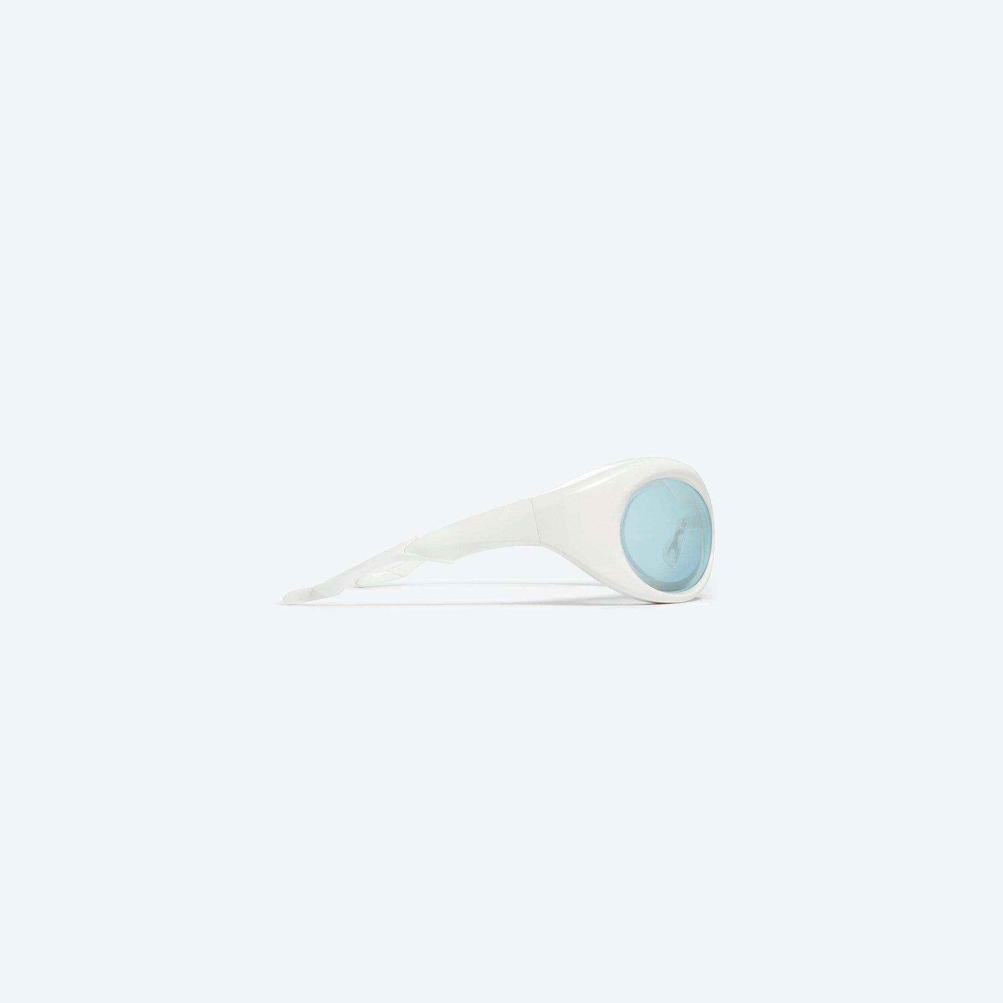 A detailed right view of Gentle Monster Maison Margiela - MM001 W2(BL) White Acetate framed Wraparound sunglasses.