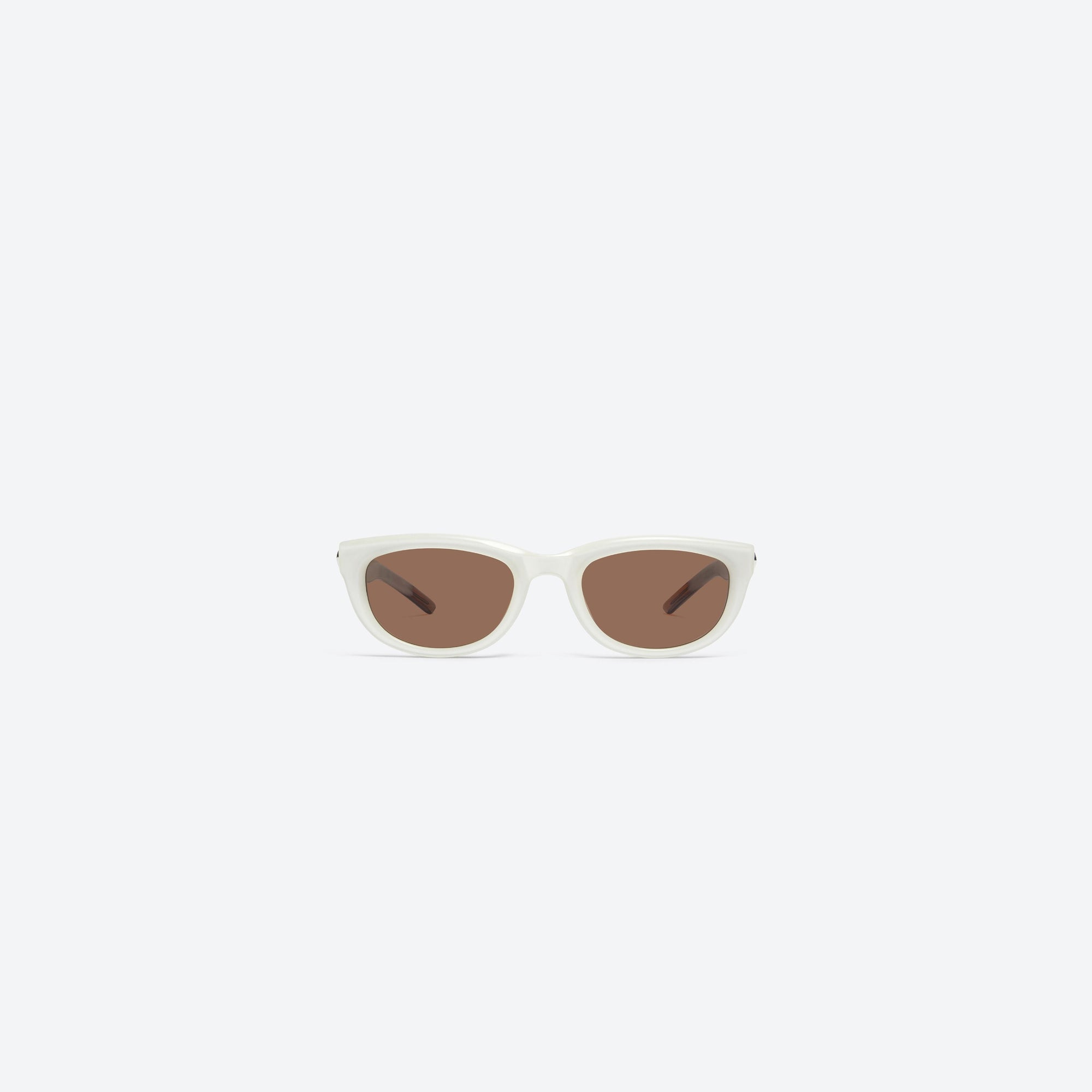 A front view of Gentle Monster Monochrome WC6 Ivory Acetate framed Round sunglasses.