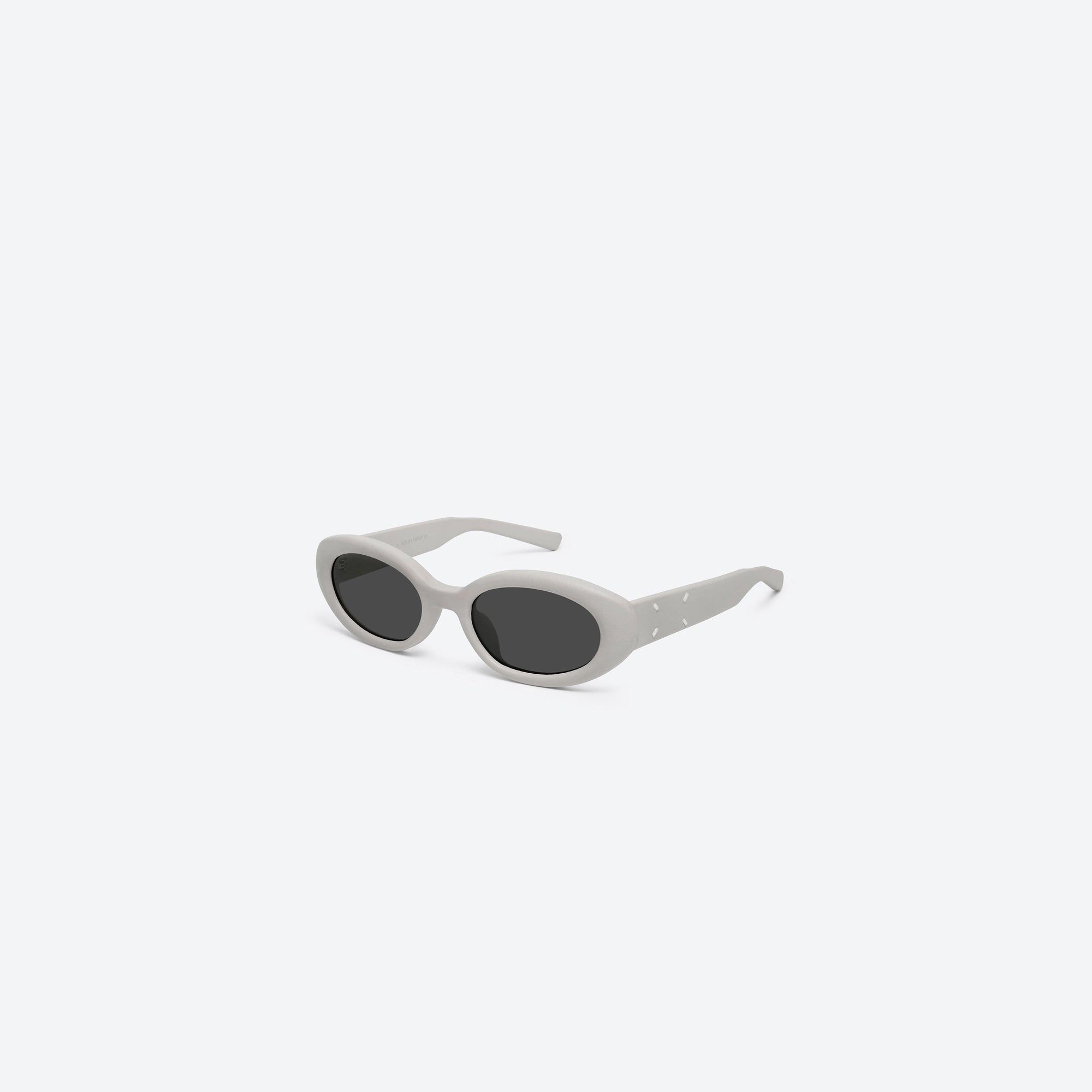45-degree view of Gentle Monster Maison Margiela - MM107 Leather LIV1 Ivory Acetate framed Oval sunglasses.