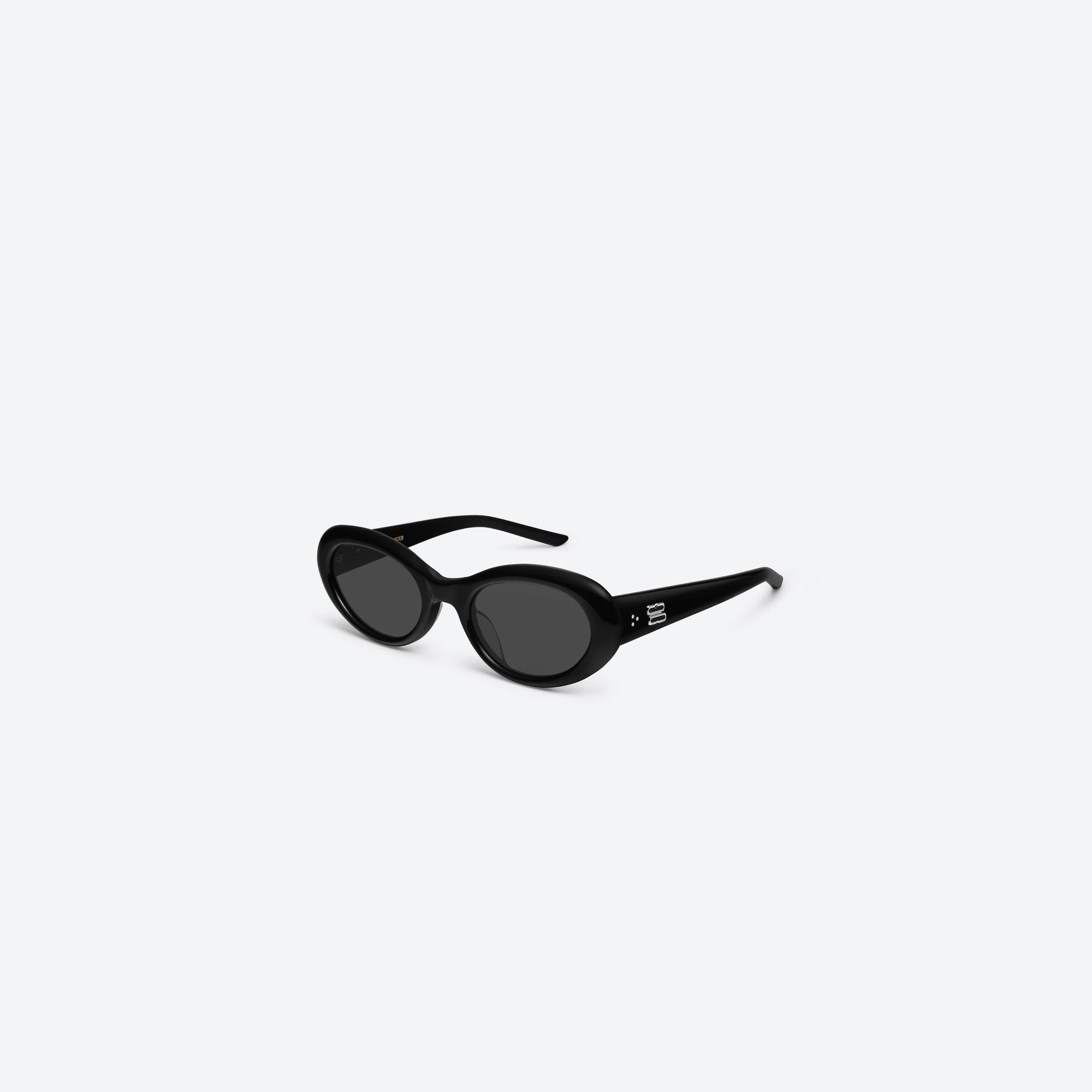 45-degree view of Gentle Monster Avon 01 Black Acetate framed Oval sunglasses.