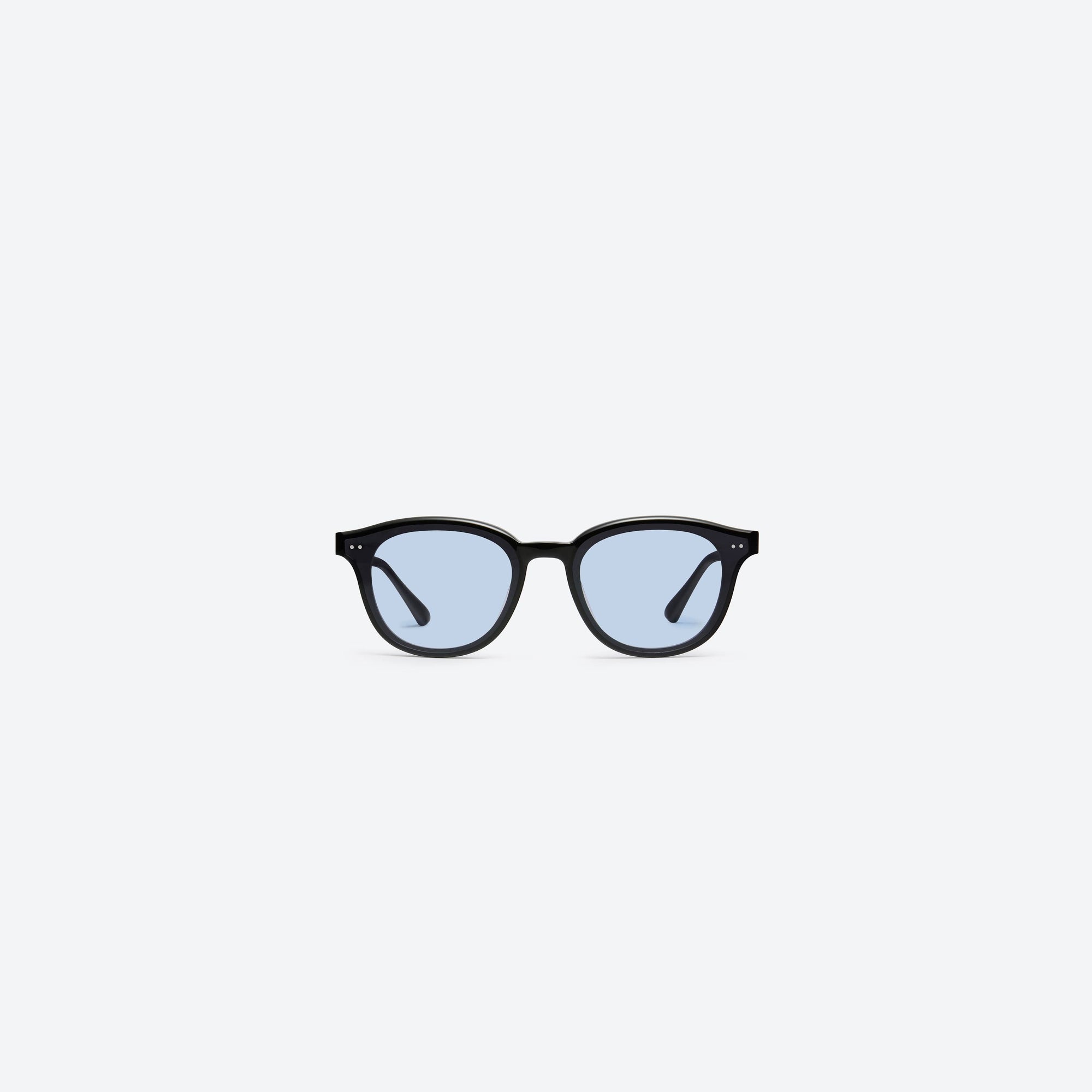 A front view of Gentle Monster Jade 01(B) Black Acetate framed Round sunglasses.