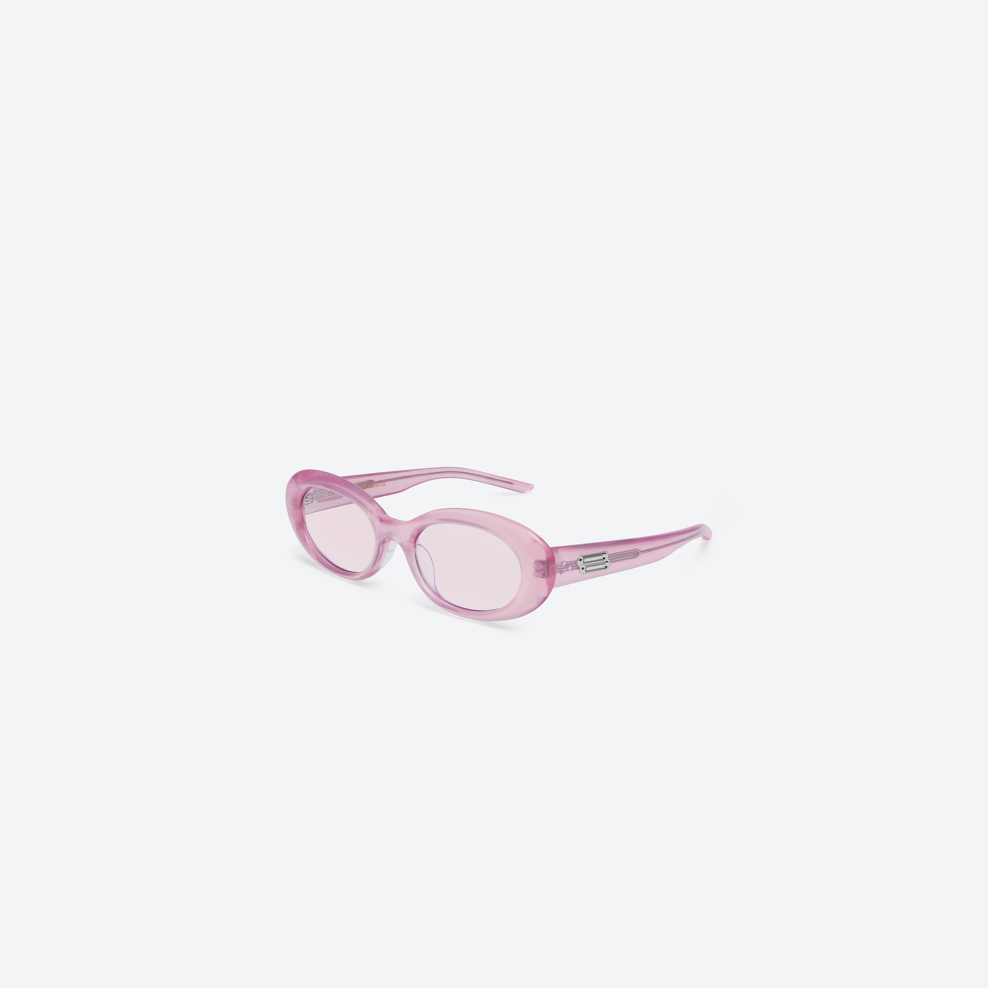 45-degree view of Gentle Monster Molta PC9 Pink Acetate framed Oval sunglasses.