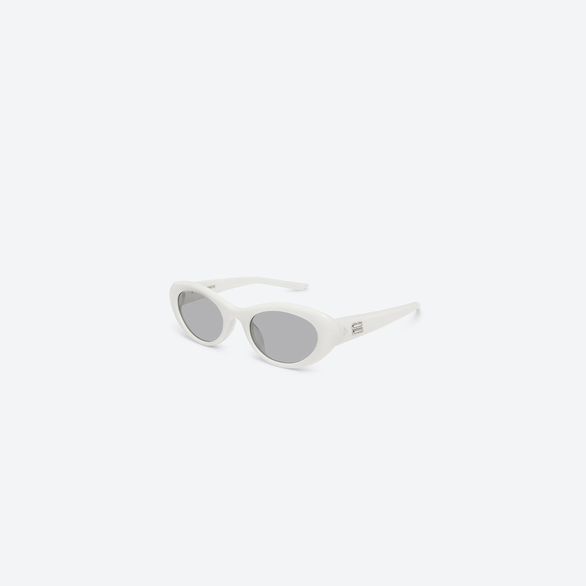 45-degree view of Gentle Monster Umber W2 White Acetate framed Oval sunglasses.