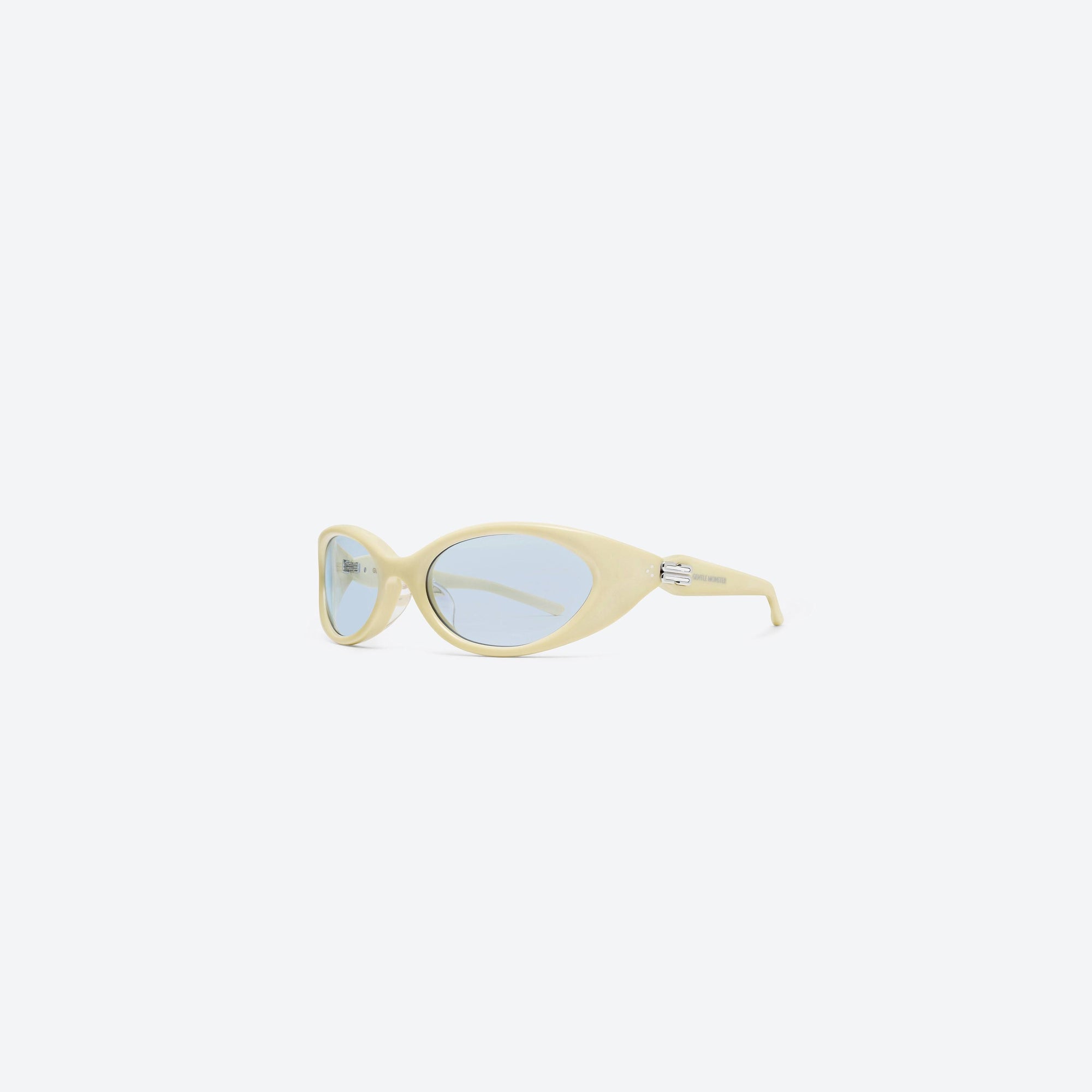 45-degree view of Gentle Monster Atempo Y5 Yellow Acetate framed Wraparound sunglasses.