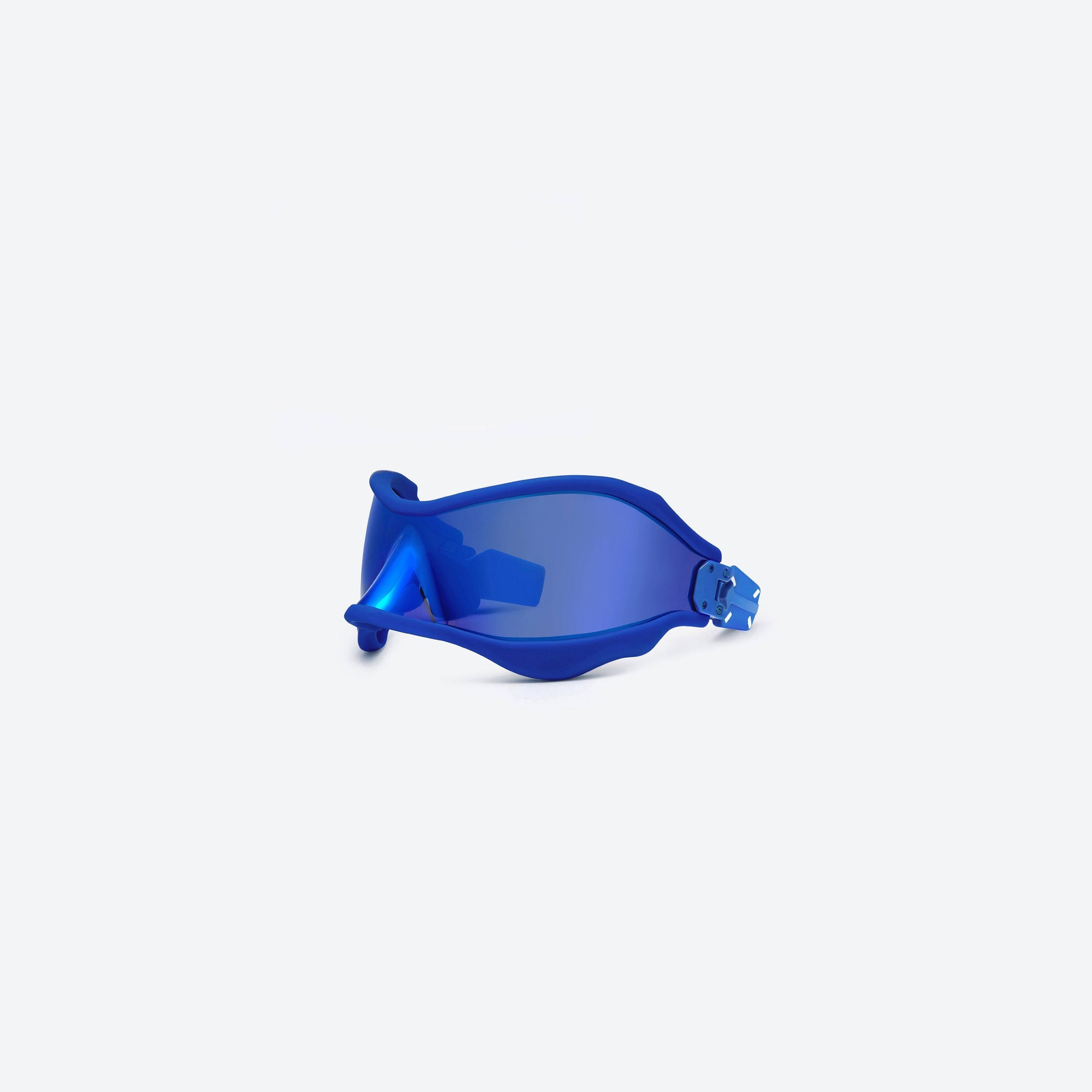 45-degree view of Gentle Monster Maison Margiela - MM101S BL4 Small Blue Mixed framed Wraparound sunglasses.
