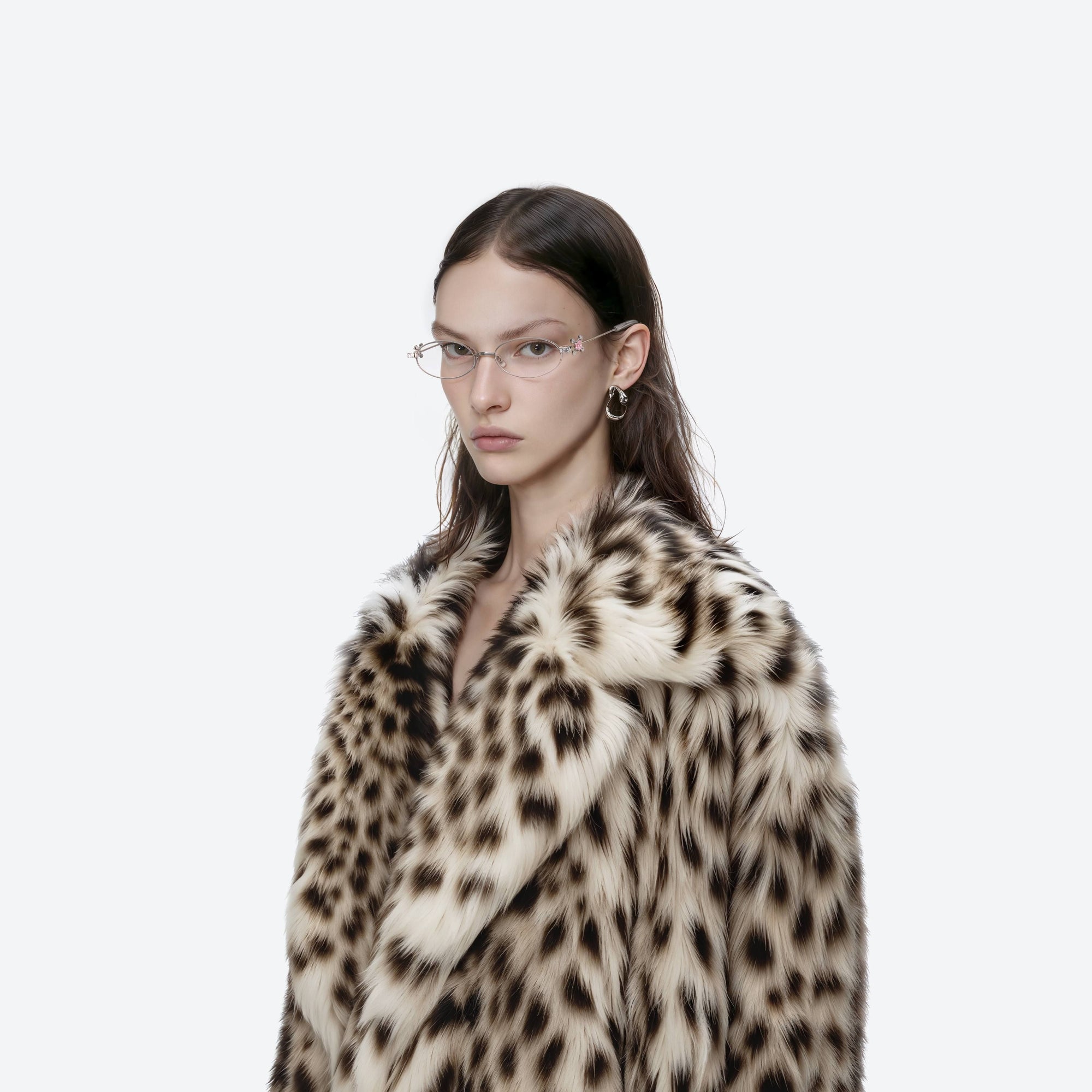 Model wearing the On Ring 02 Silver Metal framed Oval sunglasses.