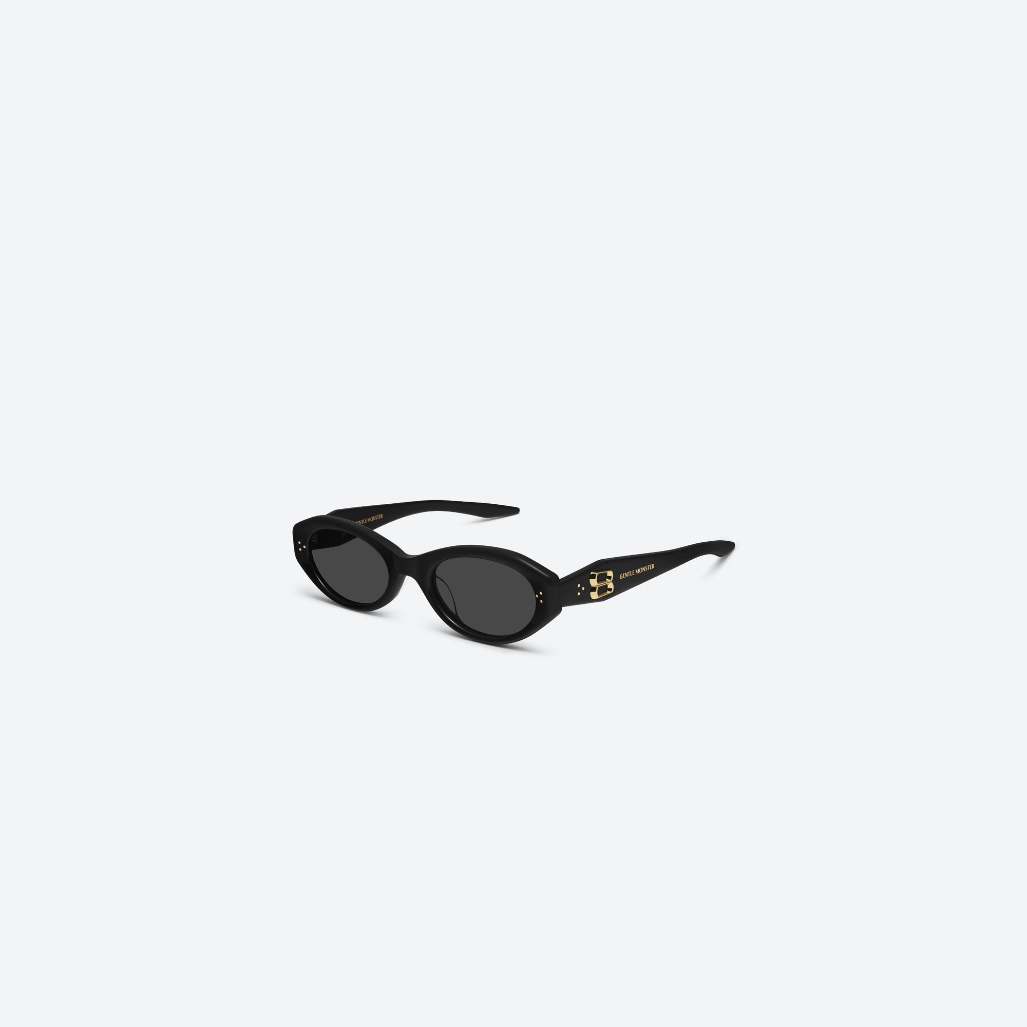 45-degree view of Gentle Monster Vamp 01 Black Acetate framed Oval sunglasses.