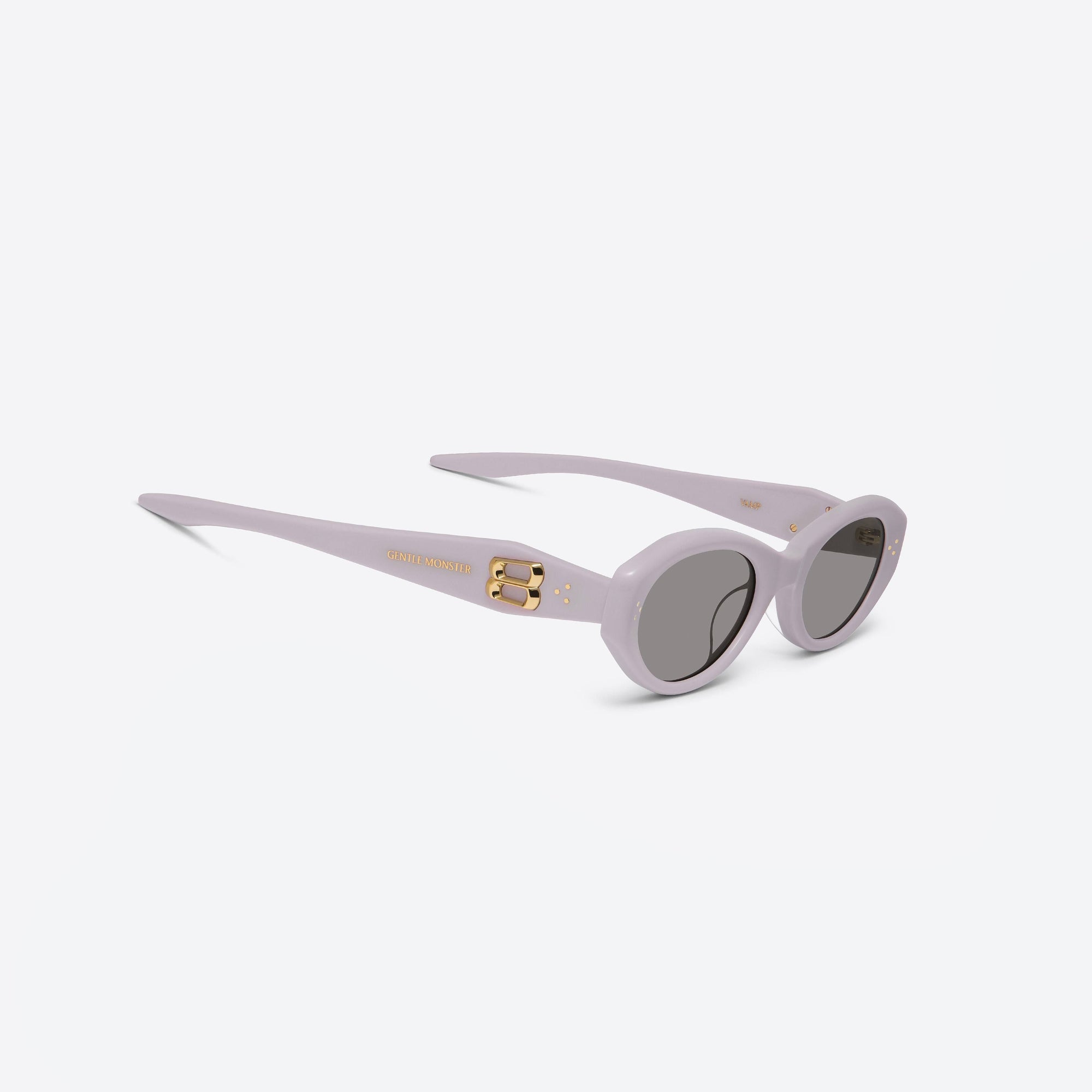 45-degree detailed view of Gentle Monster Vamp V4 Purple Acetate framed Oval sunglasses.