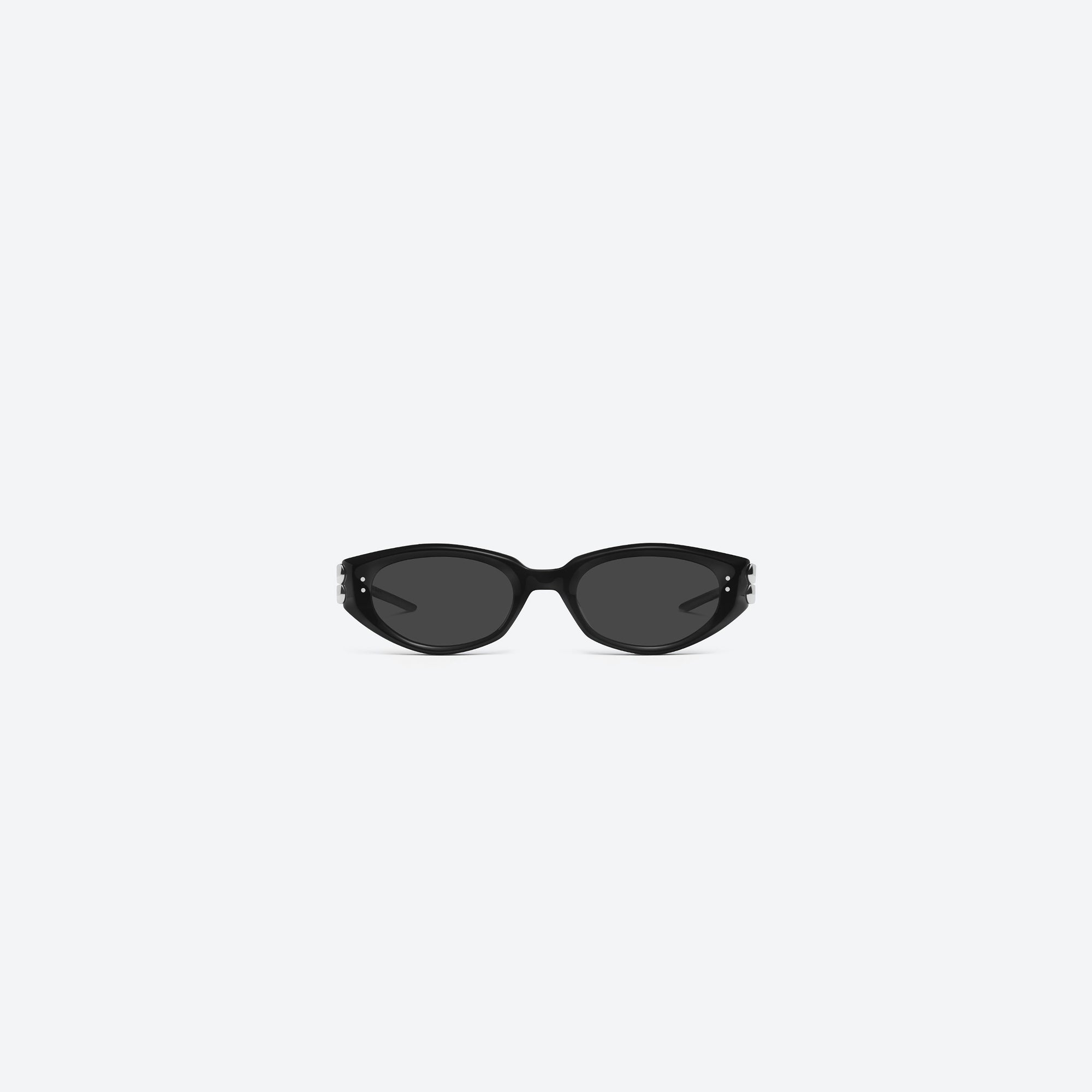 A front view of Gentle Monster Kunst 01 Black Mixed framed Cat-eye sunglasses.