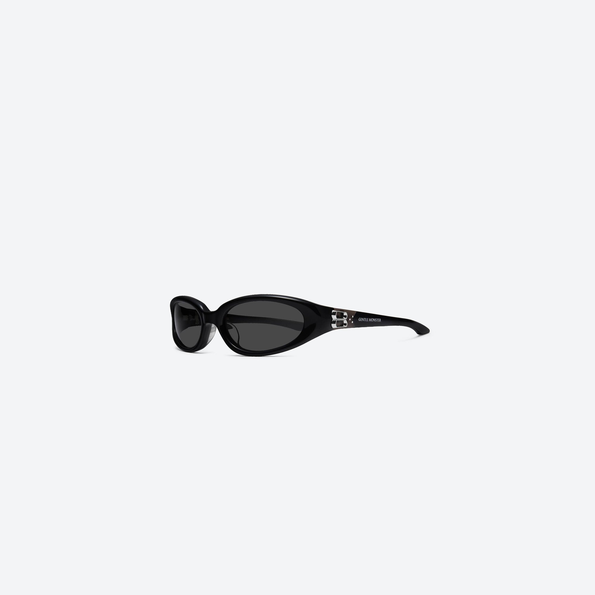 45-degree view of Gentle Monster Monde 01 Black Acetate framed Oval sunglasses.