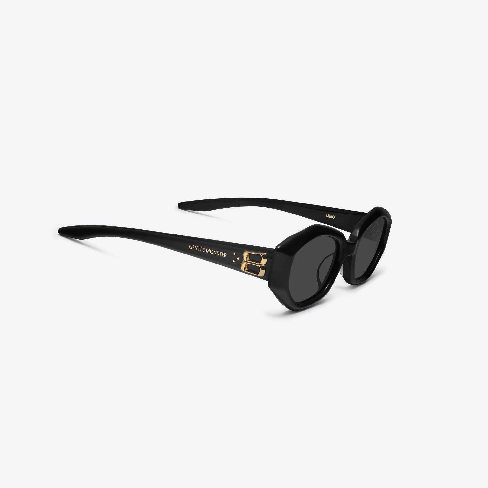 45-degree detailed view of Gentle Monster Miro 01 Black Acetate framed Oval sunglasses.