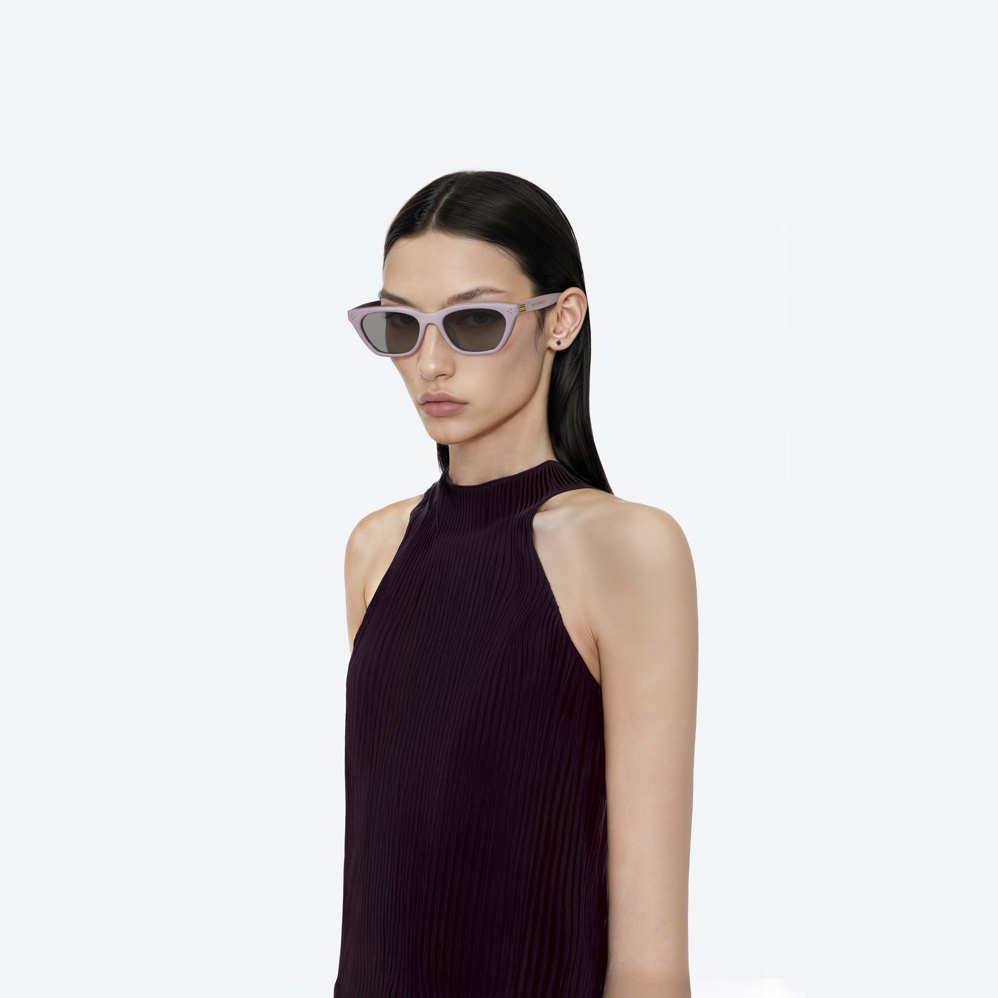 Model wearing the Gisele V4 Purple Acetate framed Cat-eye sunglasses.