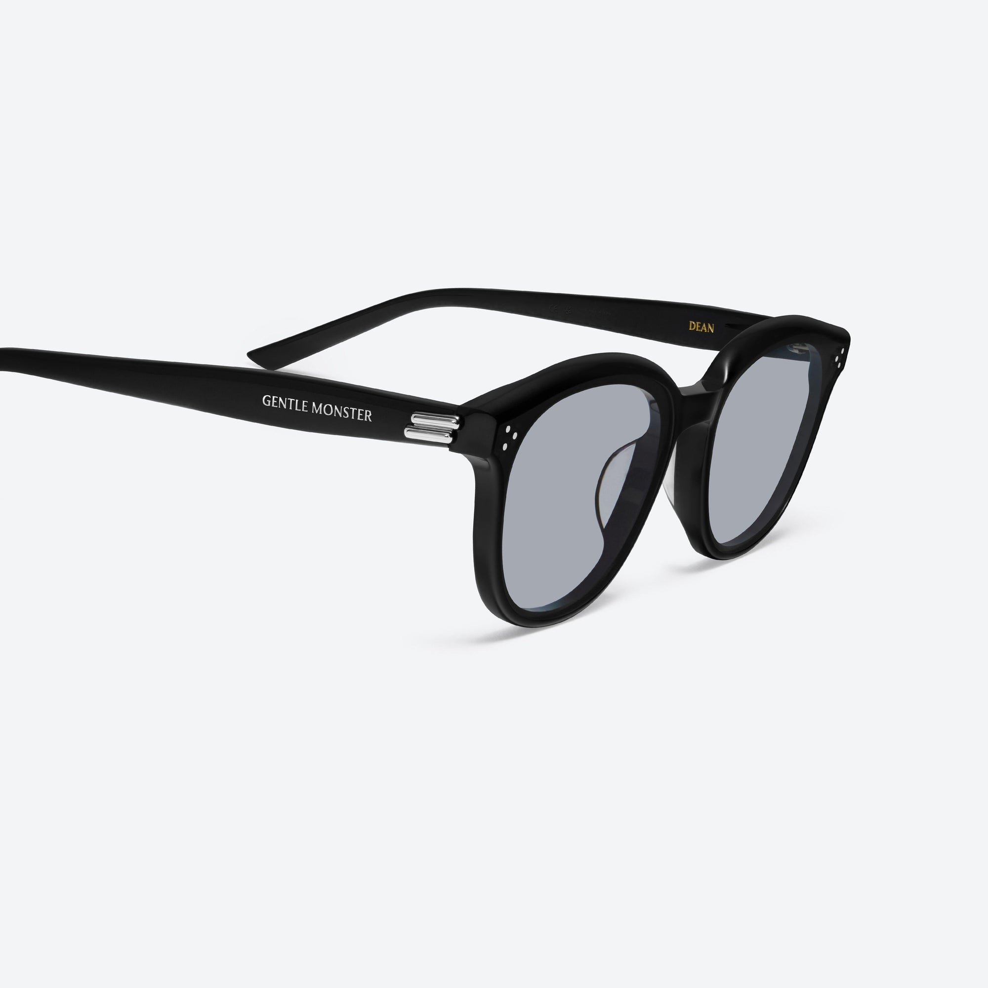 45-degree detailed view of Gentle Monster Dean 01(G) Black Acetate framed Round sunglasses.