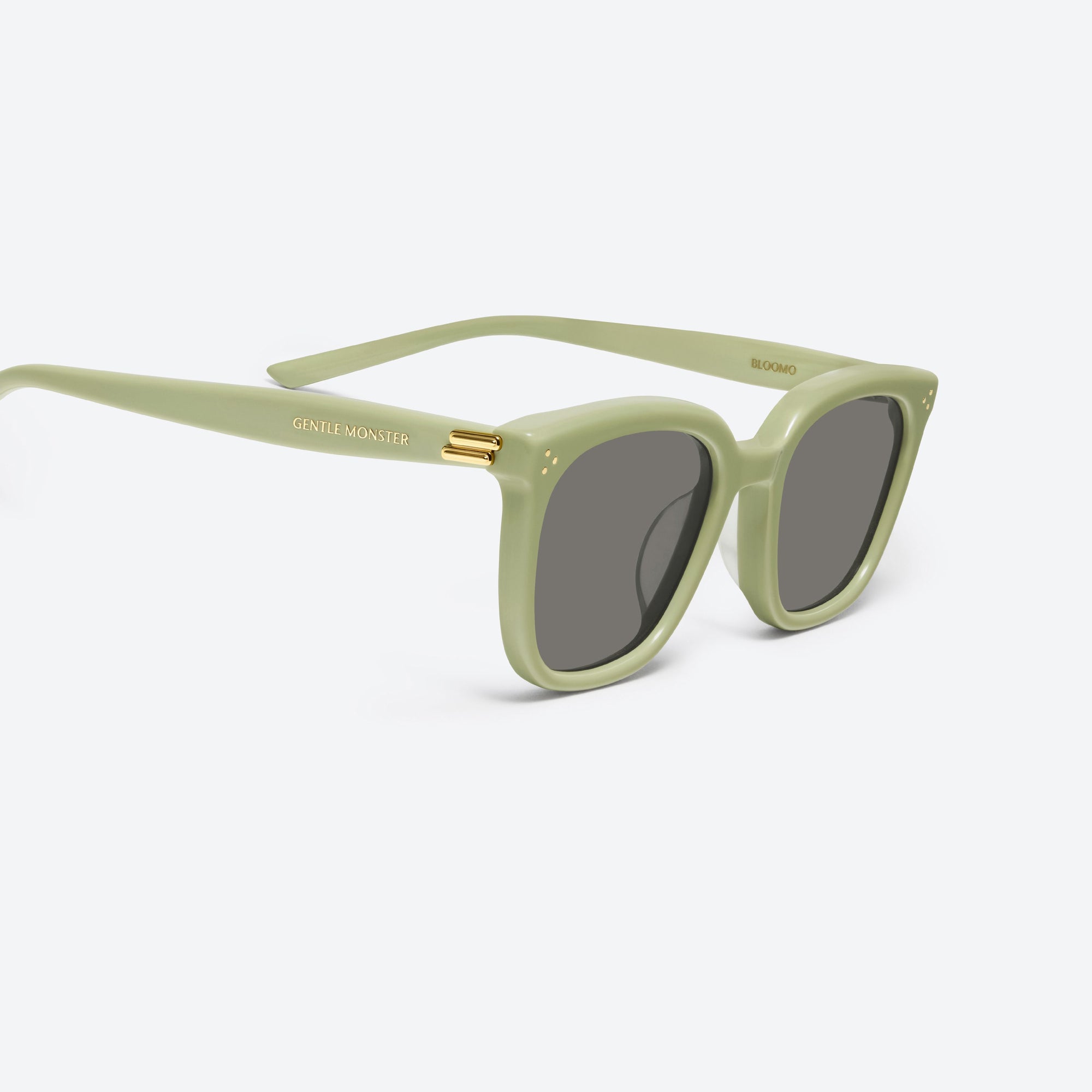 45-degree detailed view of Gentle Monster Bloomo GR9 Green Acetate framed Square sunglasses.