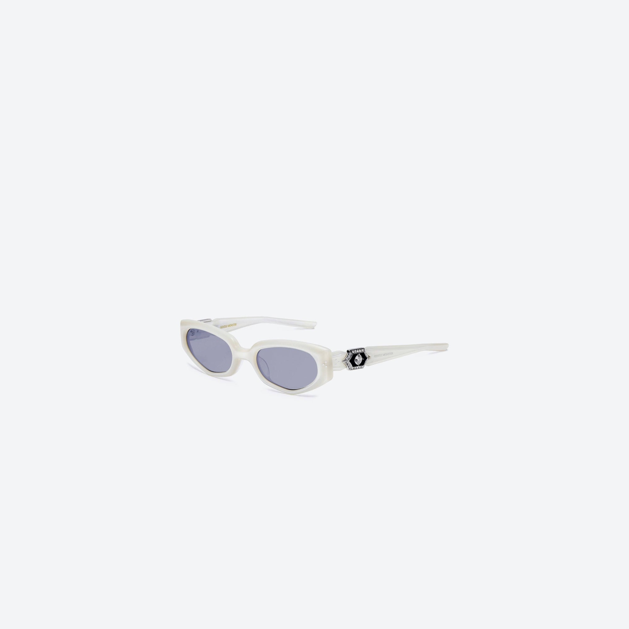 45-degree view of Gentle Monster Ruvy Van WC6 White Acetate framed Cat-eye sunglasses.
