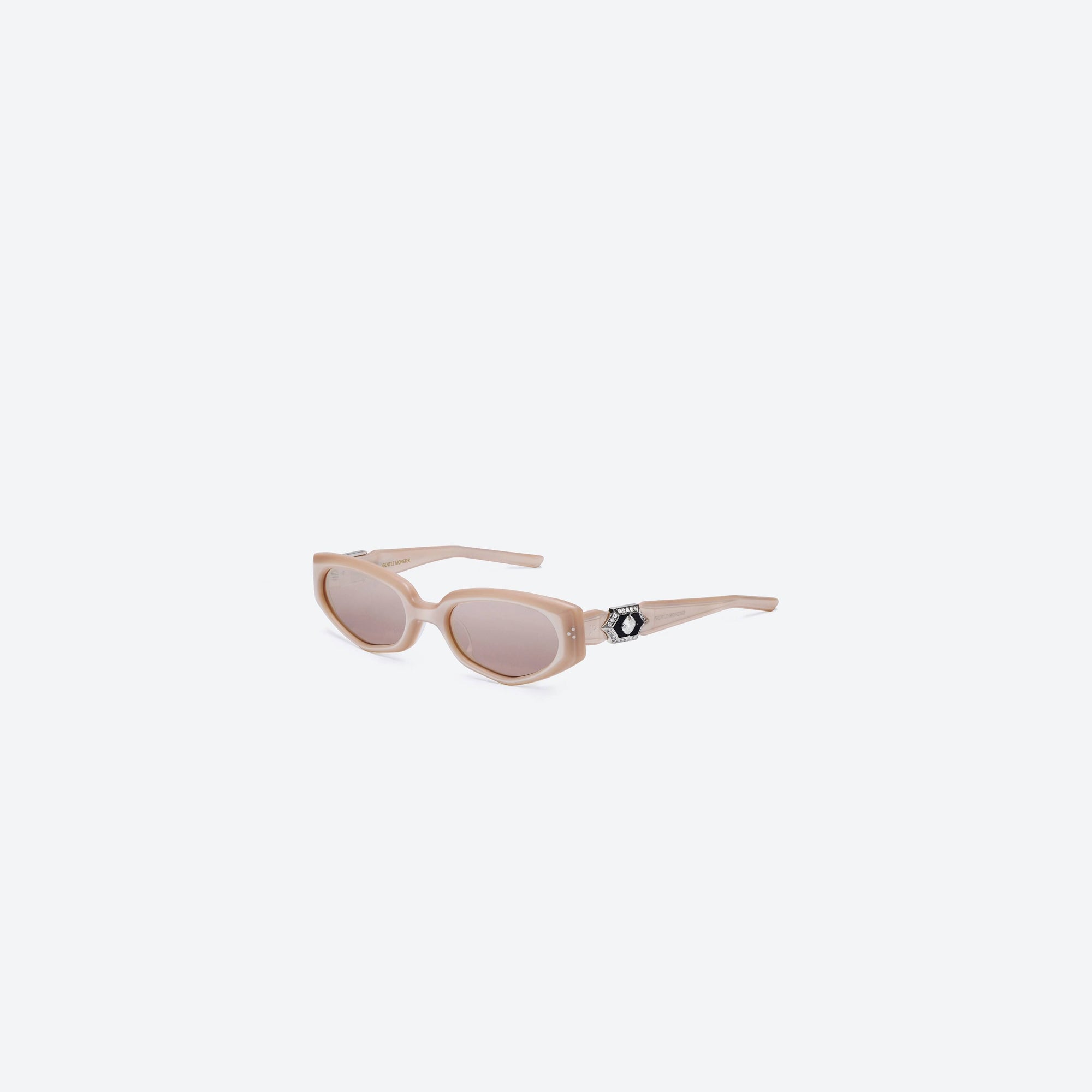 45-degree view of Gentle Monster Ruvy Van PC15 Pink Acetate framed Cat-eye sunglasses.