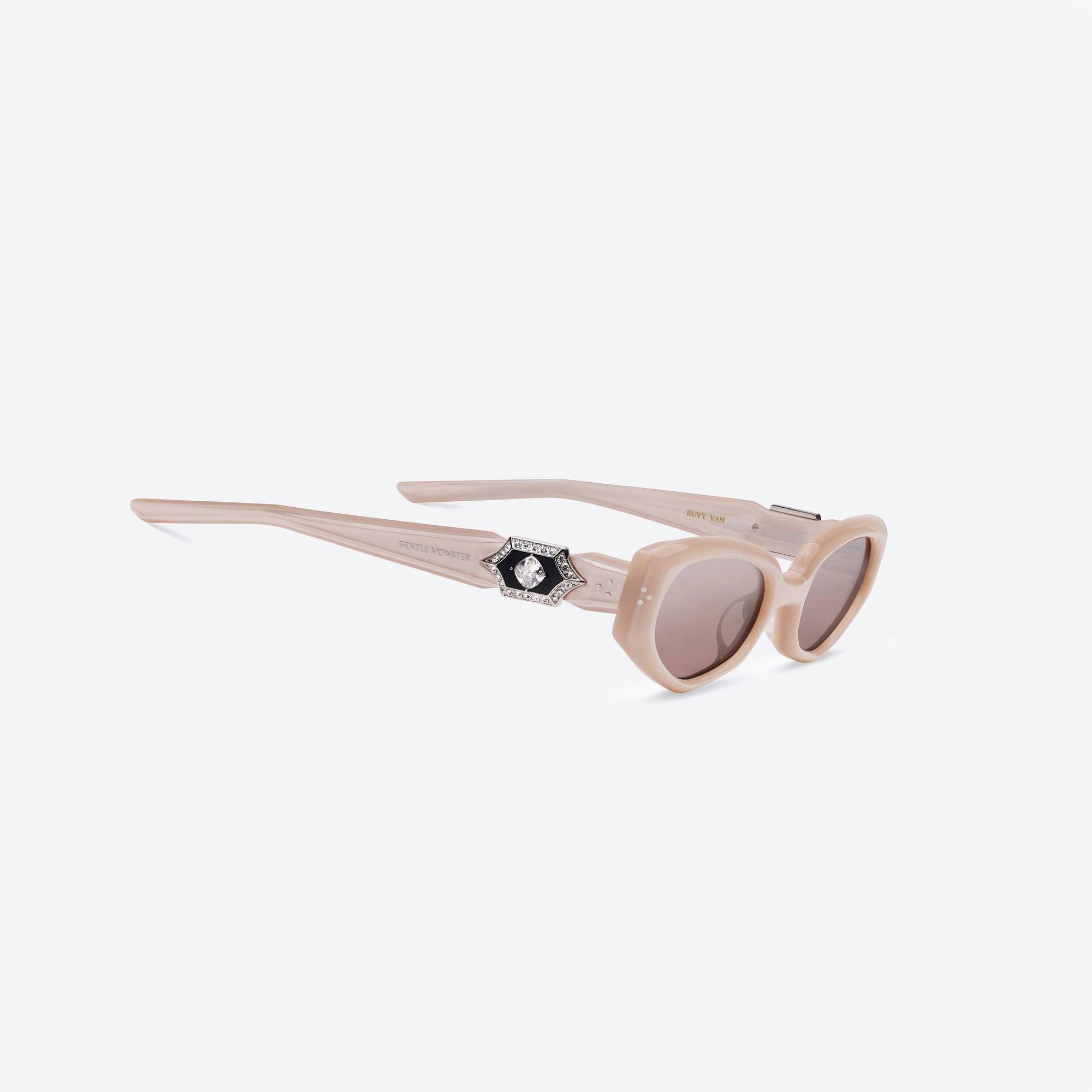 45-degree detailed view of Gentle Monster Ruvy Van PC15 Pink Acetate framed Cat-eye sunglasses.