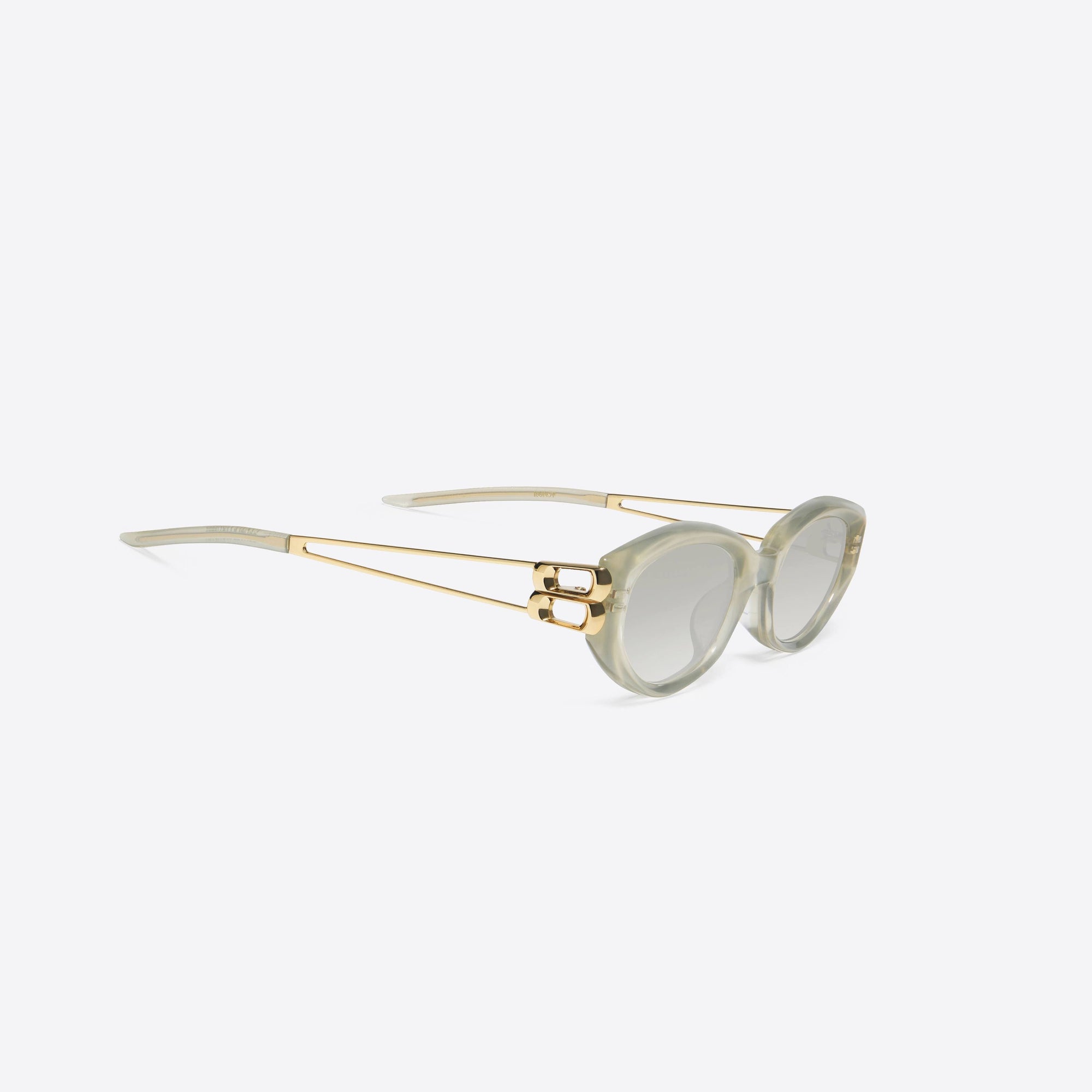 45-degree detailed view of Gentle Monster Kunst GC10 Gray Mixed framed Cat-eye sunglasses.