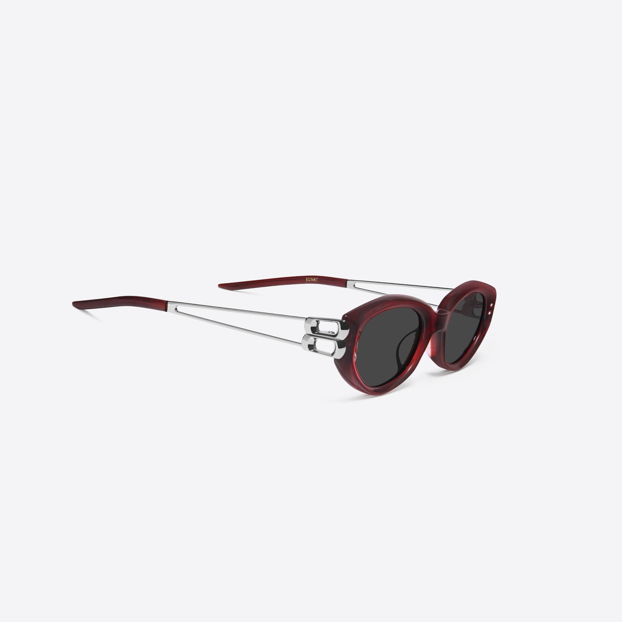 45-degree detailed view of Gentle Monster Kunst RC3 Red Mixed framed Cat-eye sunglasses.