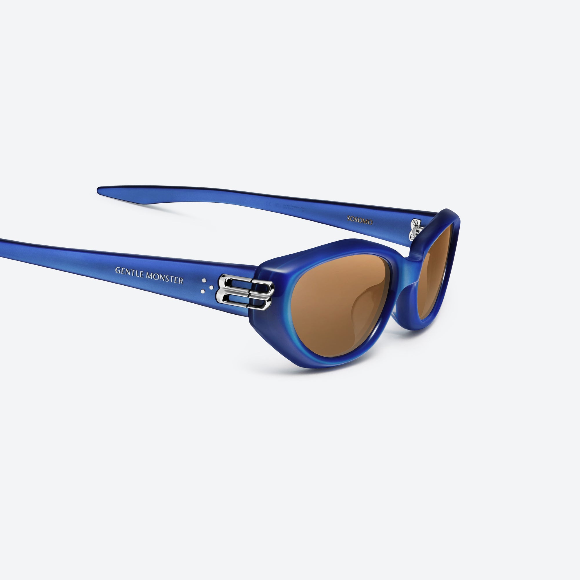 45-degree detailed view of Gentle Monster Sosomo BLC9 Blue Acetate framed Oval sunglasses.