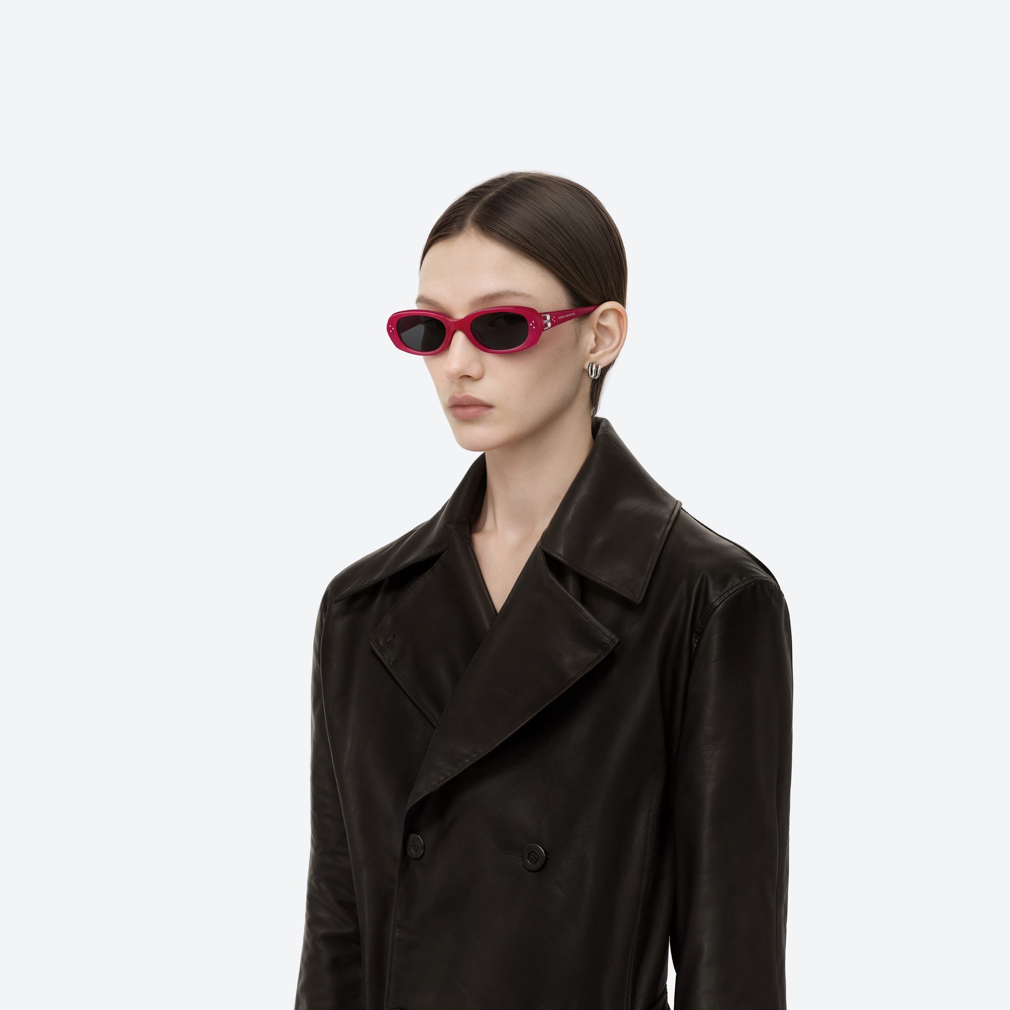 Model wearing the Ninishe RC6 Red Acetate framed Oval sunglasses.