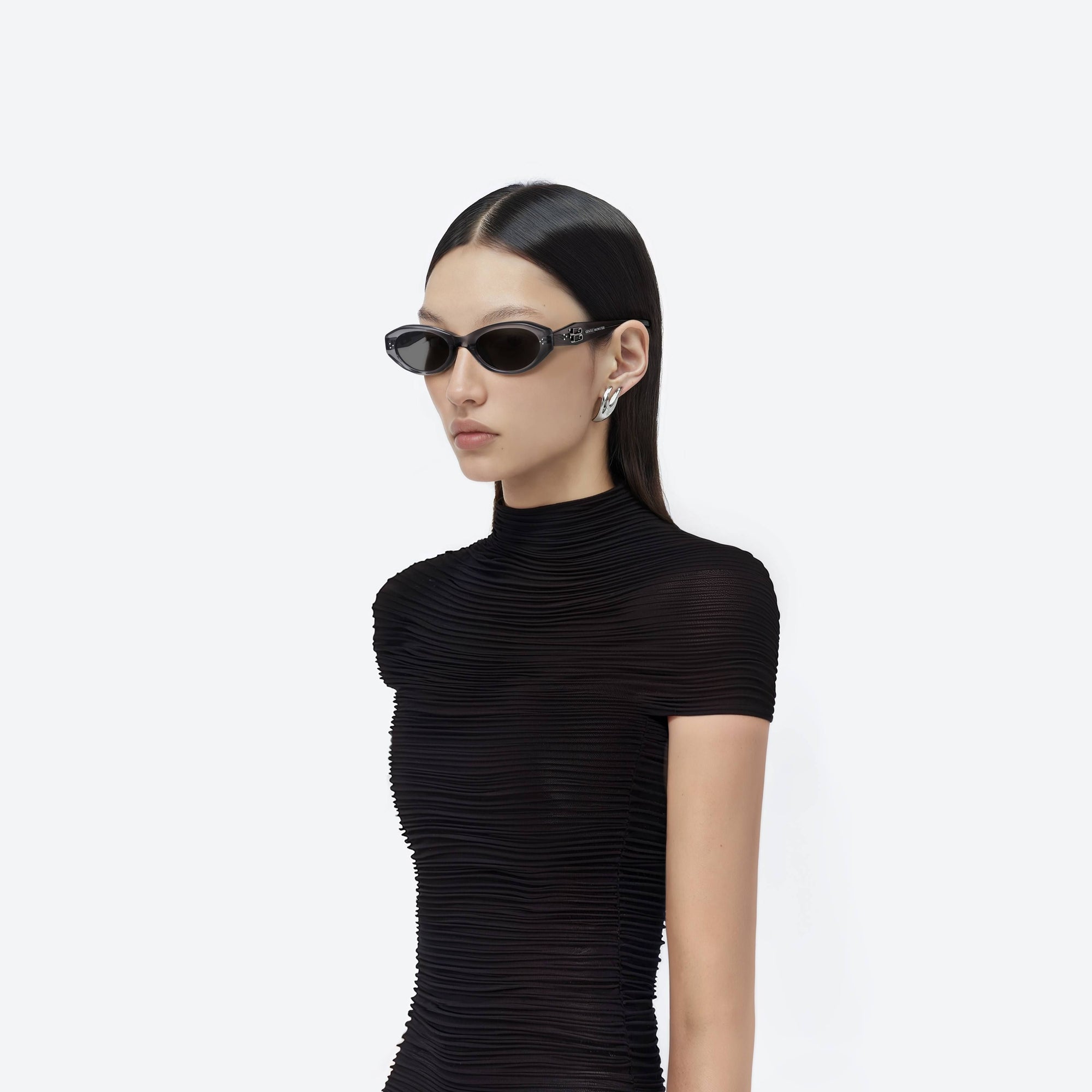 Model wearing the Vamp GC12 Gray Acetate framed Oval sunglasses.
