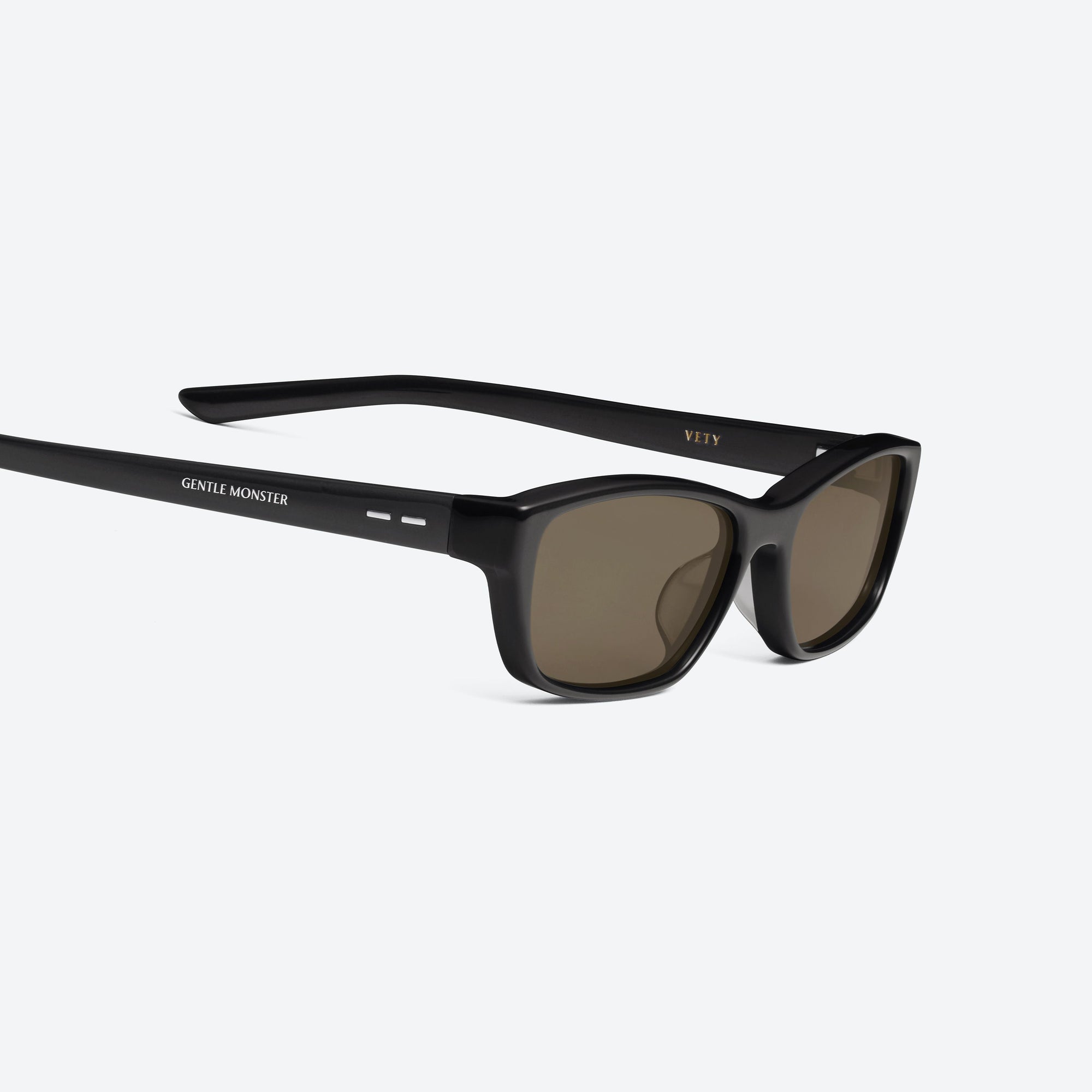 45-degree detailed view of Gentle Monster Vety G18 Gray Acetate framed Square sunglasses.