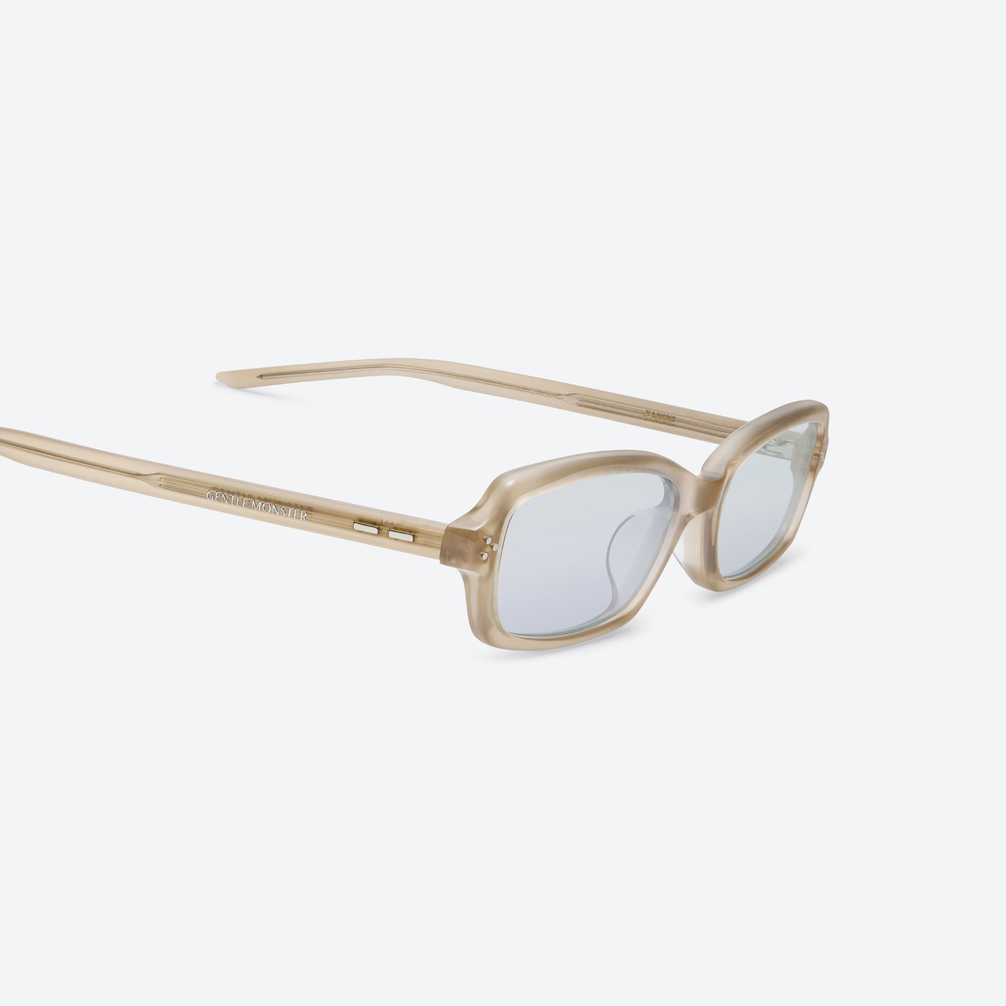 45-degree detailed view of Gentle Monster Panini BRC5 Brown Acetate framed Square sunglasses.