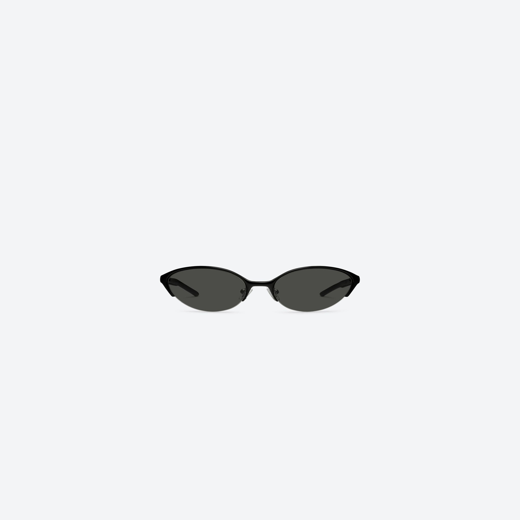 A front view of Gentle Monster Limes 01 Black Mixed framed Cat-eye sunglasses.