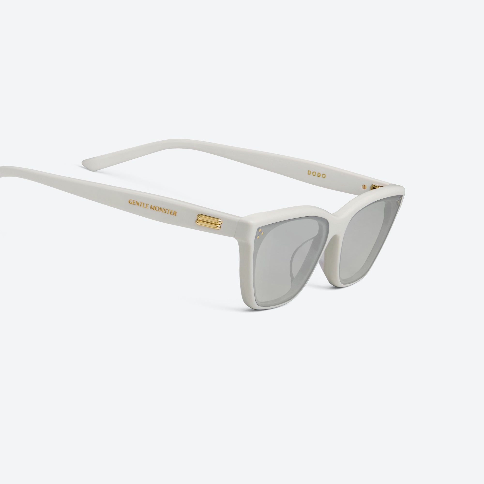 45-degree detailed view of Gentle Monster Dodo GR11 Green Acetate framed Cat-eye sunglasses.