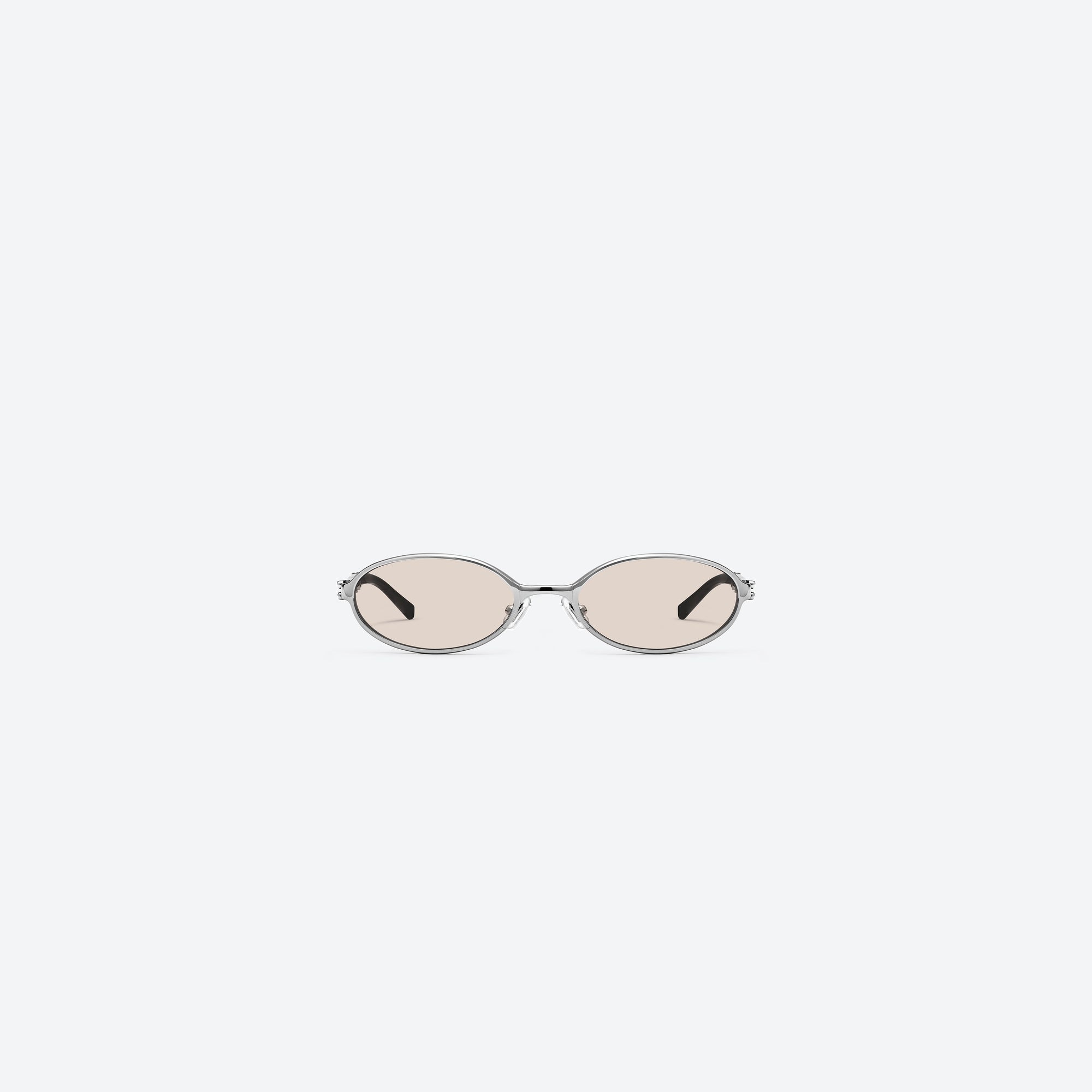 A front view of Gentle Monster Oatt 02 Silver Mixed framed Oval sunglasses.