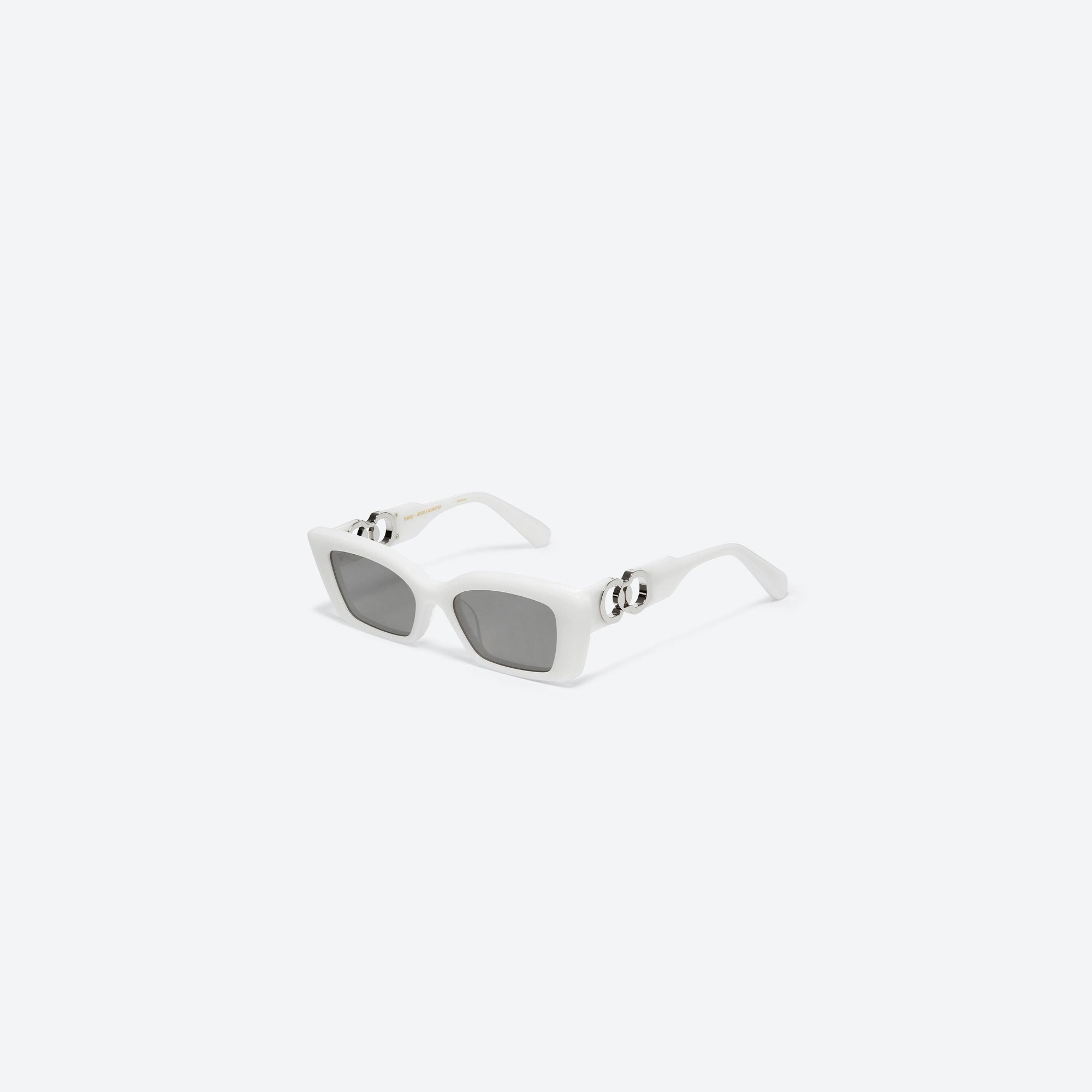 45-degree view of Gentle Monster Jennie - La Pêche W2 White Mixed framed Square sunglasses.