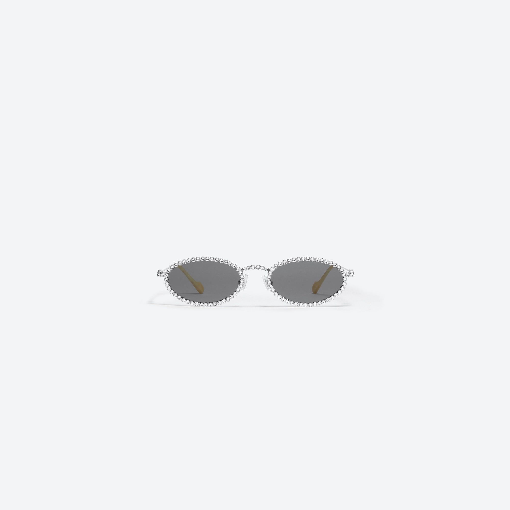 A front view of Gentle Monster Jennie - Lesyeuxdenini 02 Silver Metal framed Oval sunglasses.