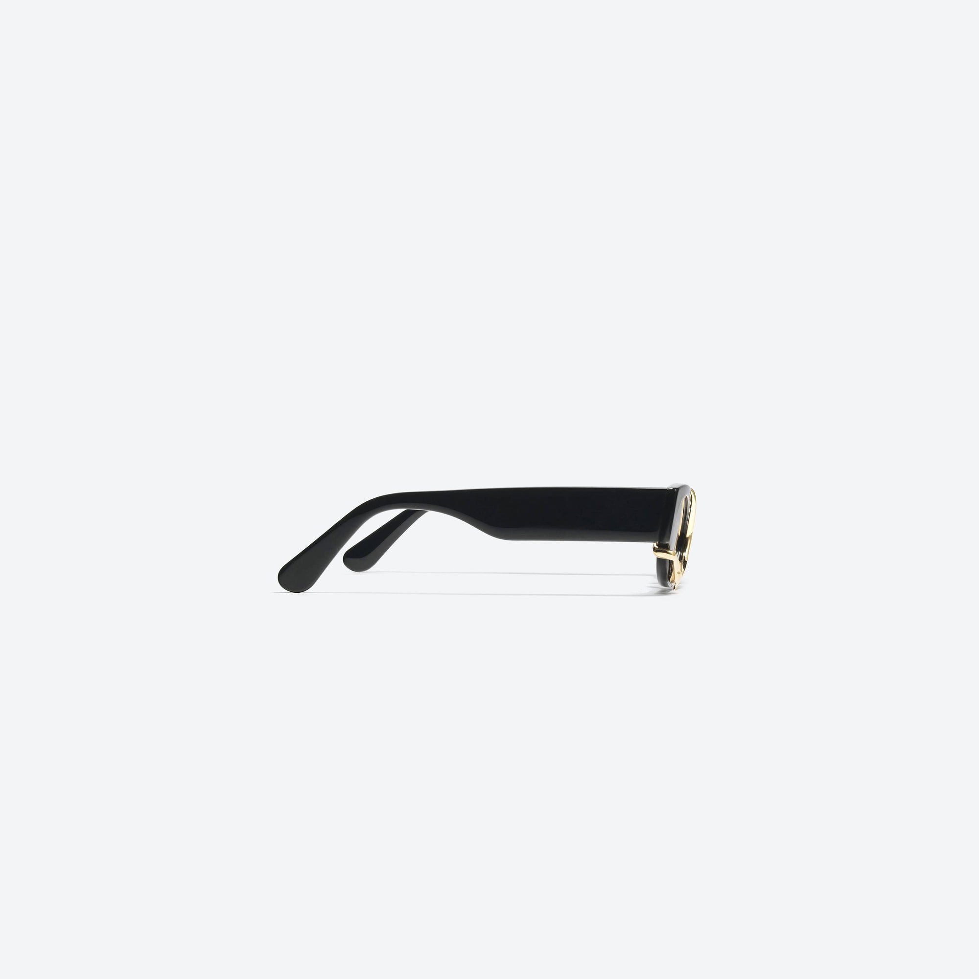 A detailed right view of Gentle Monster Alexander Wang - M.pri 01 Black Mixed framed Cat-eye sunglasses.