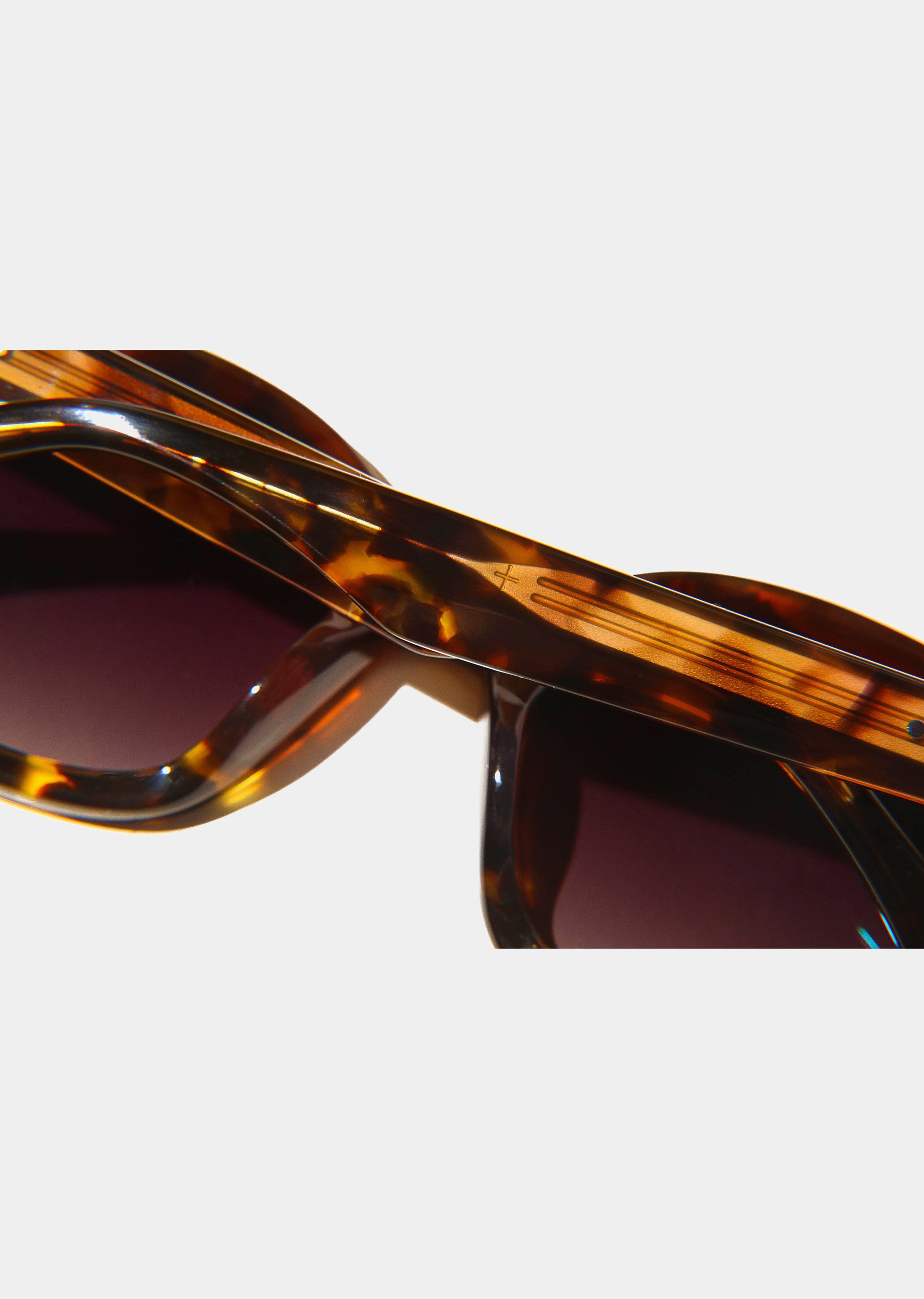 S99 MOTHER OF PEARL TORTOISE BLACK