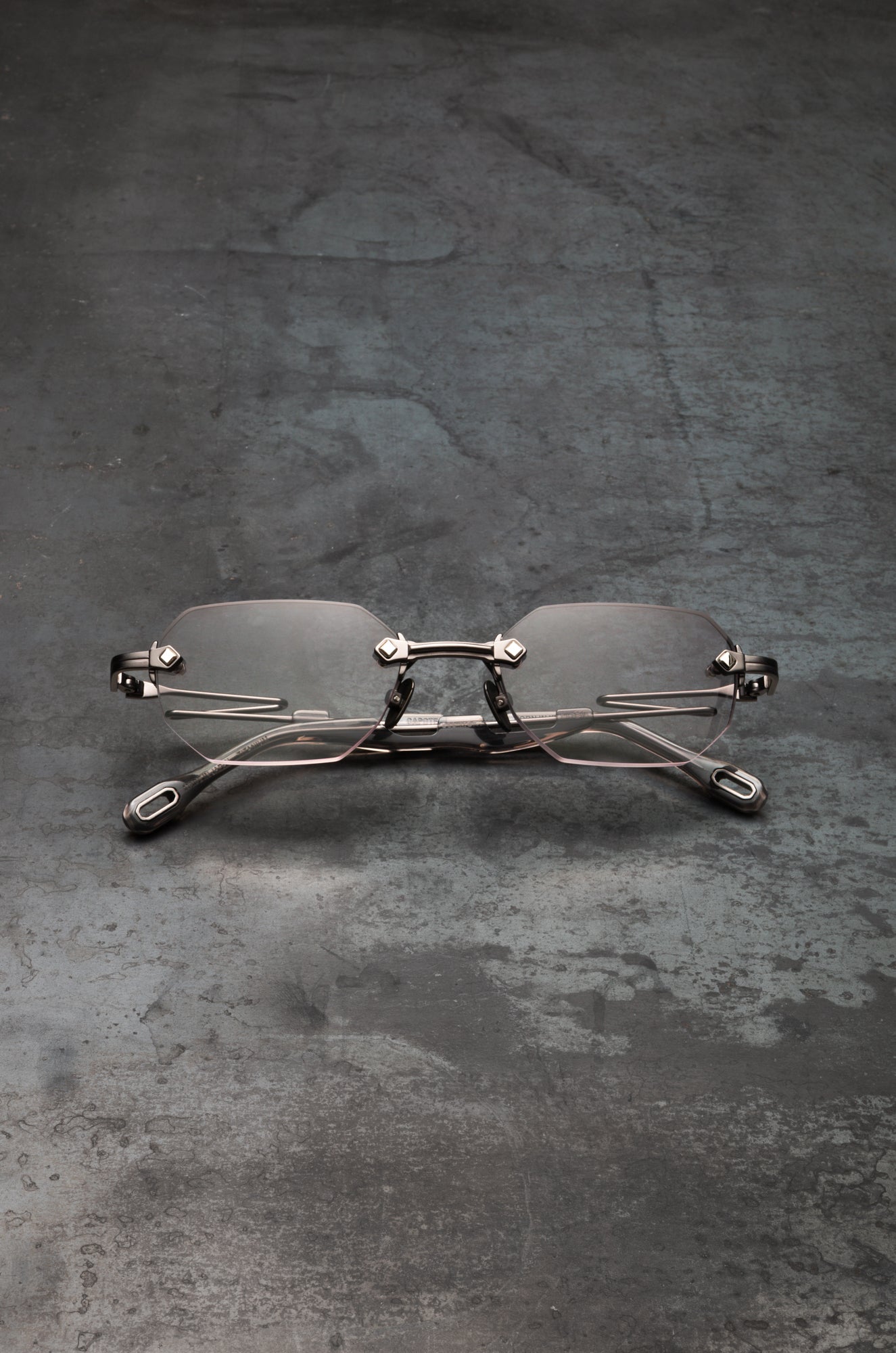 RIMLESS C33