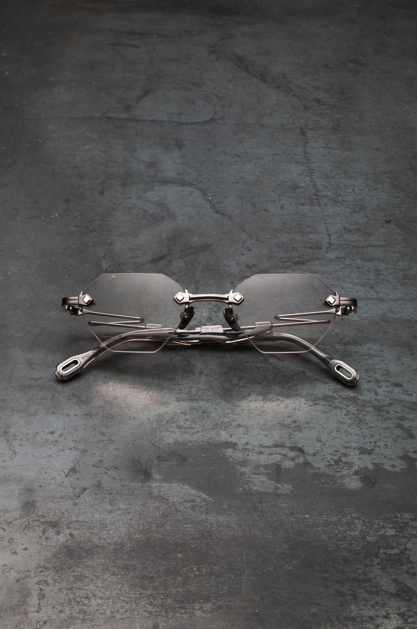 RIMLESS C36