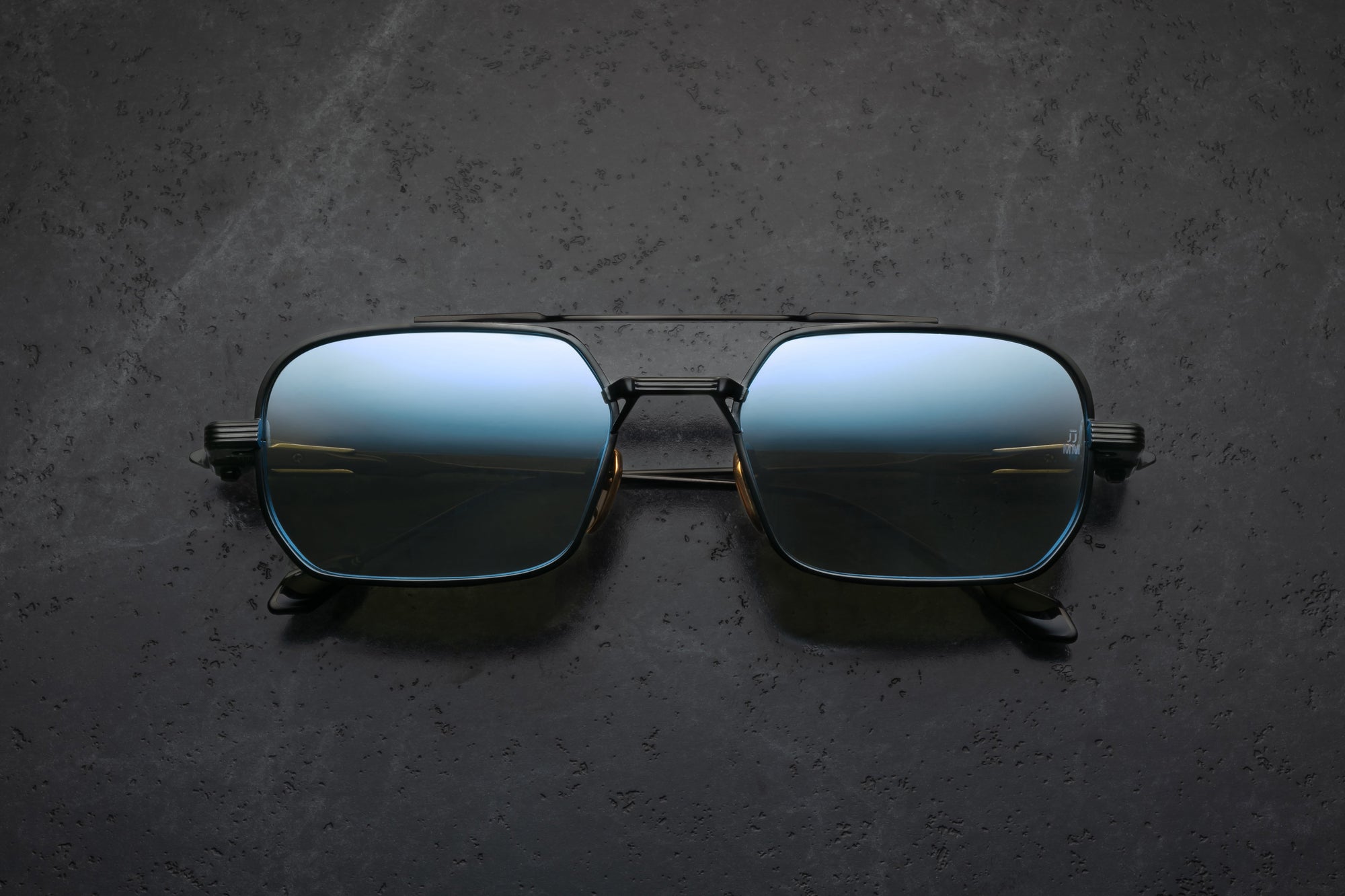 Deaver#88-black-lagoon-mirror-mineral-glass_
