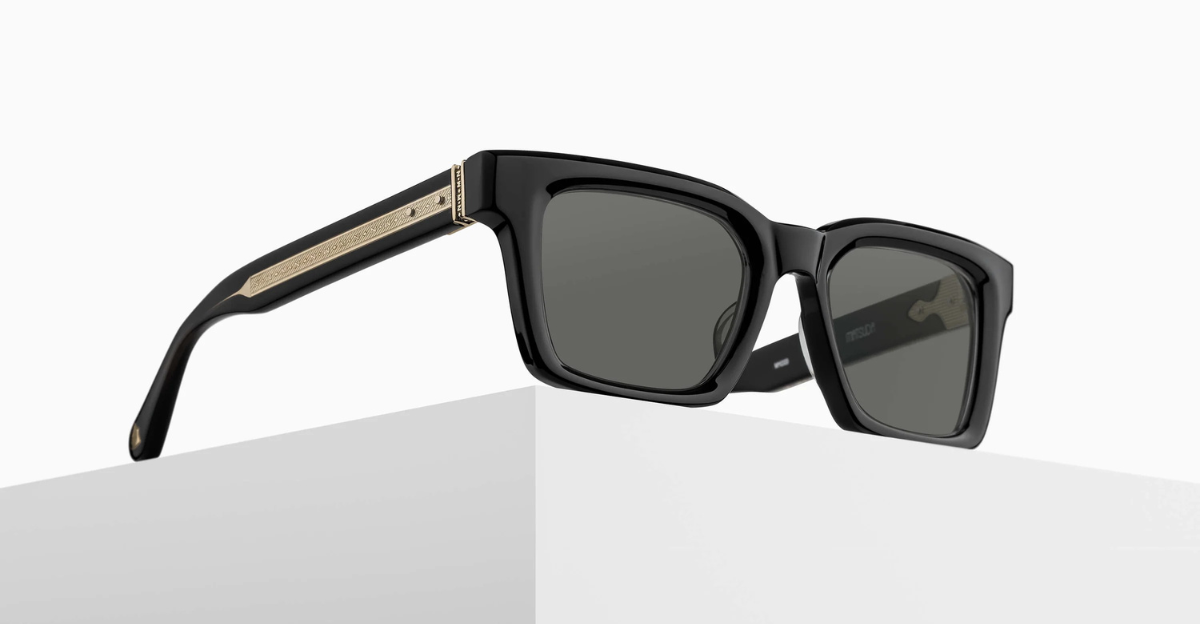 M1033 | Black